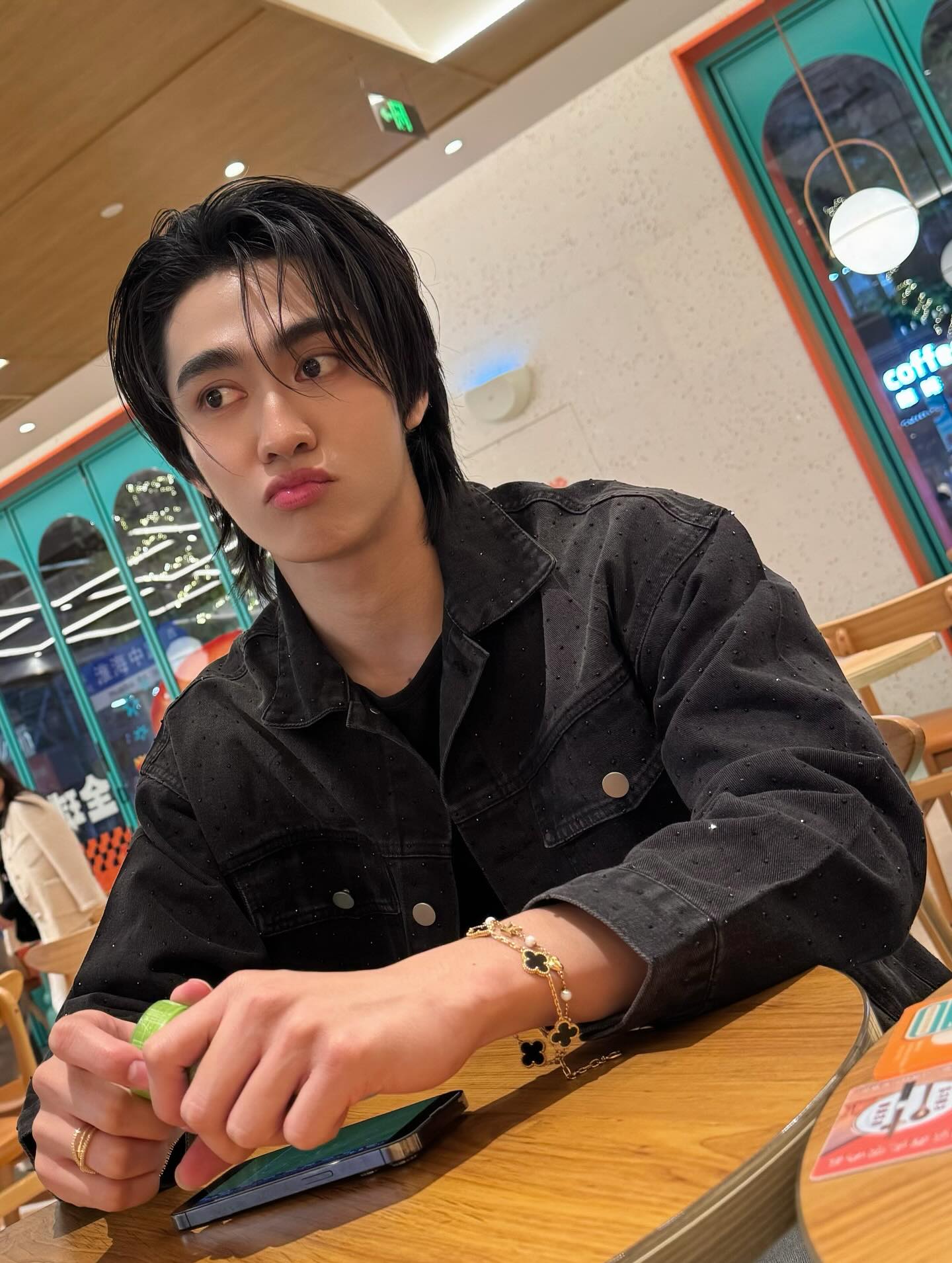 บูม - ธราธร จันทรวรกาญจน์