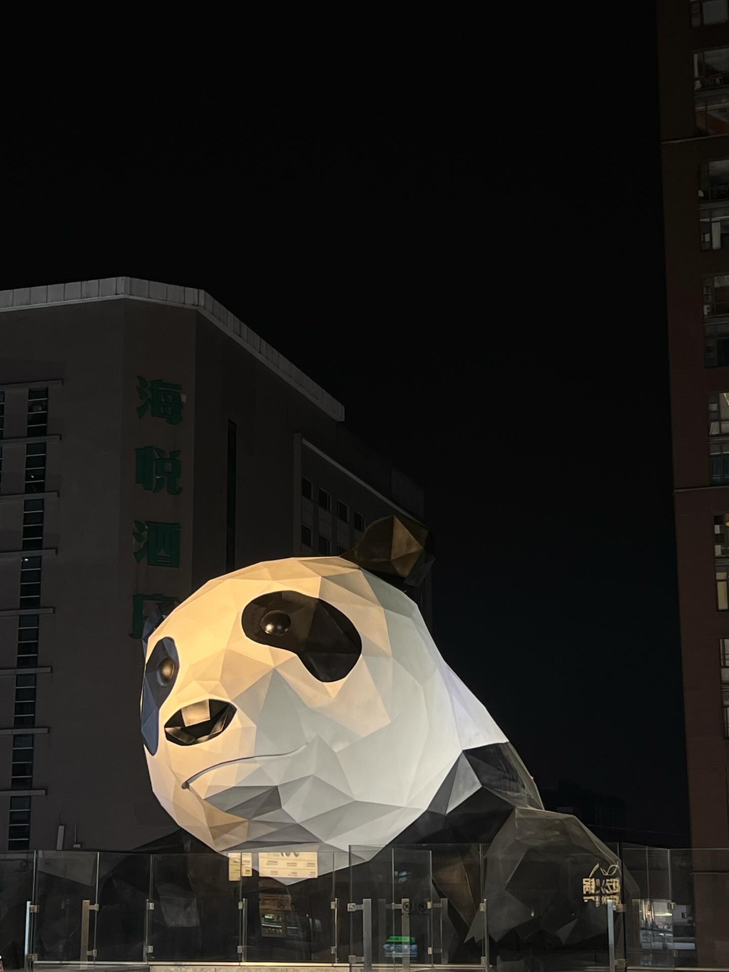 บูม - ธราธร จันทรวรกาญจน์