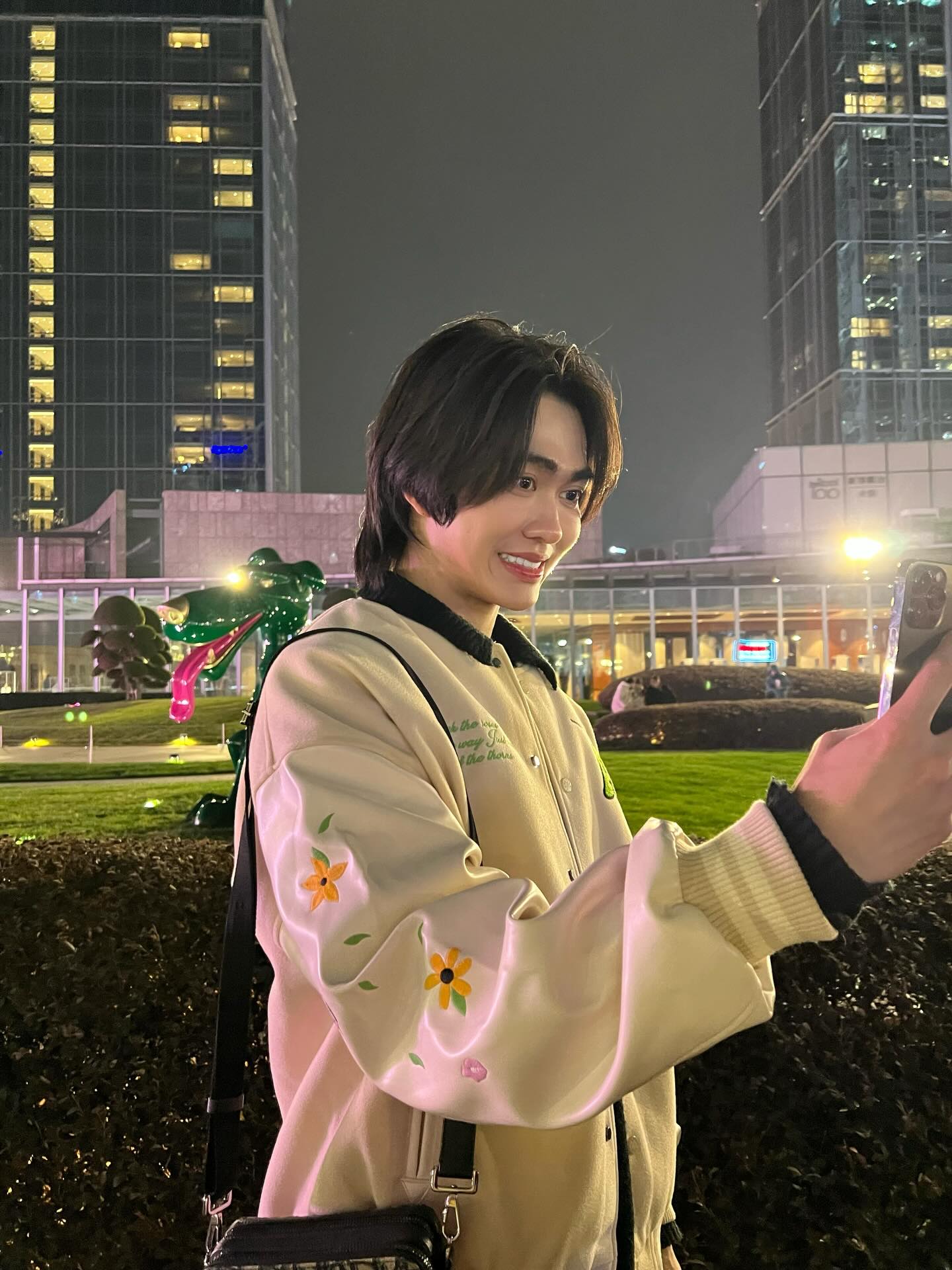 บูม - ธราธร จันทรวรกาญจน์