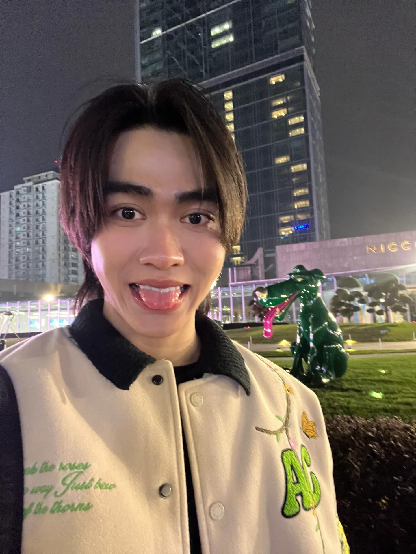 บูม - ธราธร จันทรวรกาญจน์