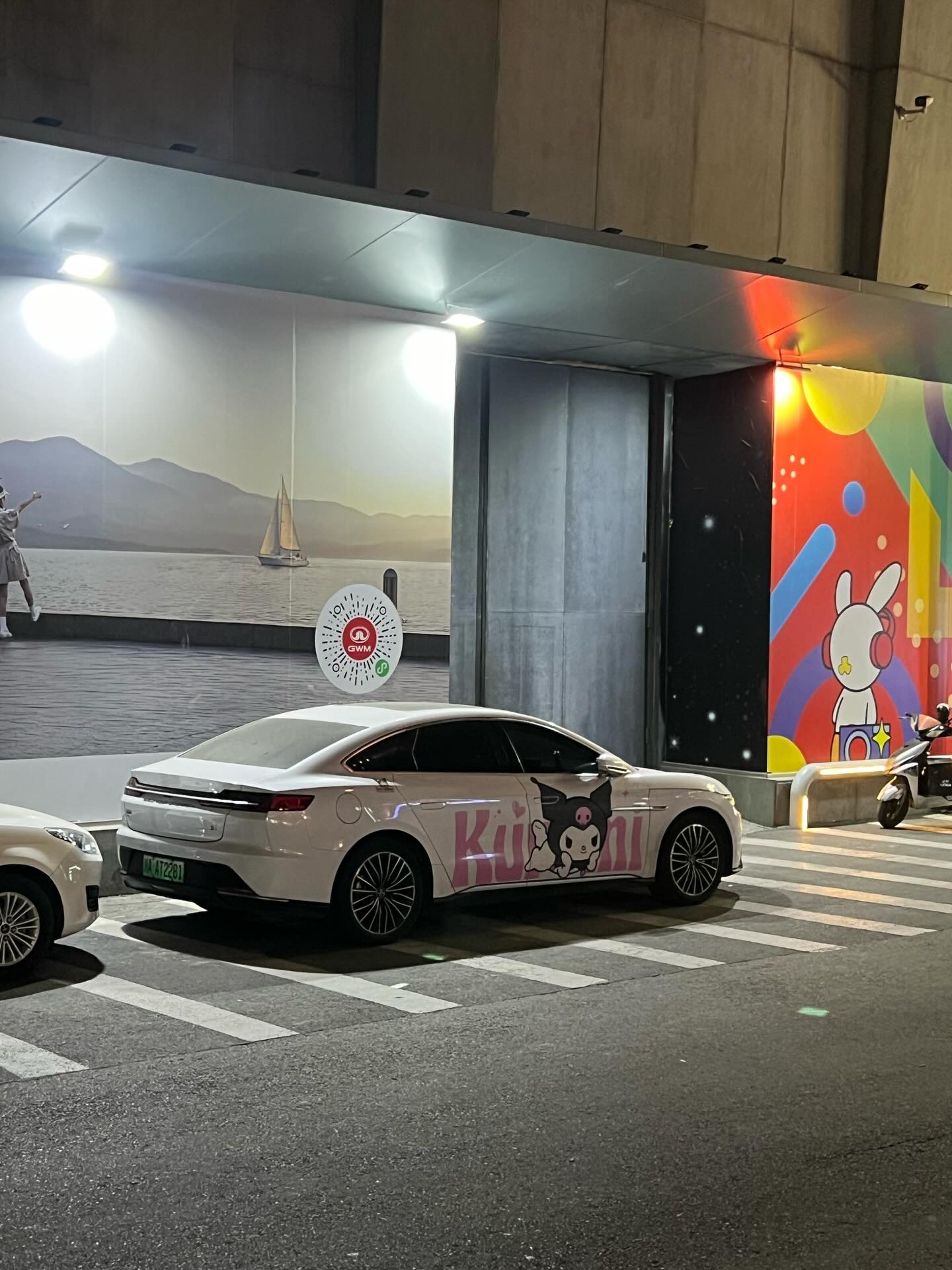 บูม - ธราธร จันทรวรกาญจน์