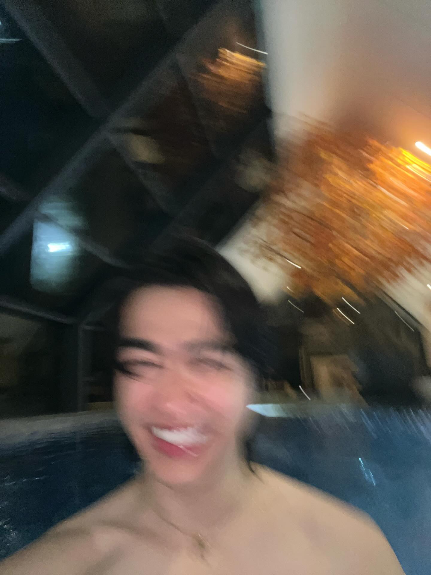 บูม - ธราธร จันทรวรกาญจน์