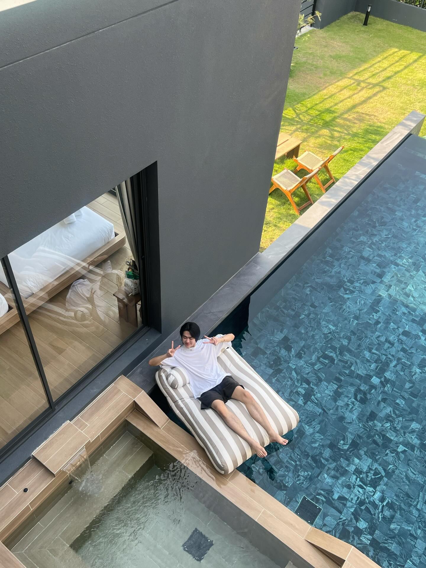 บูม - ธราธร จันทรวรกาญจน์