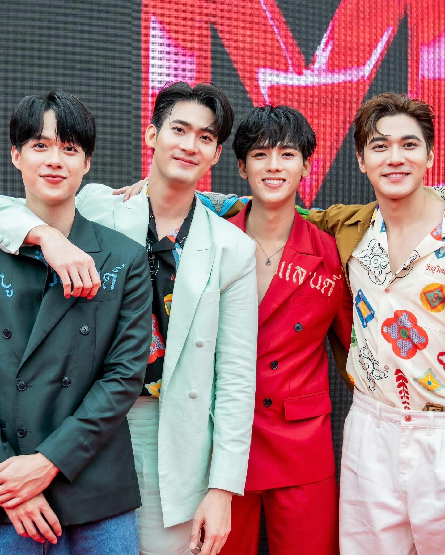 จูเนียร์ - กาจบัณฑิต ใจดี