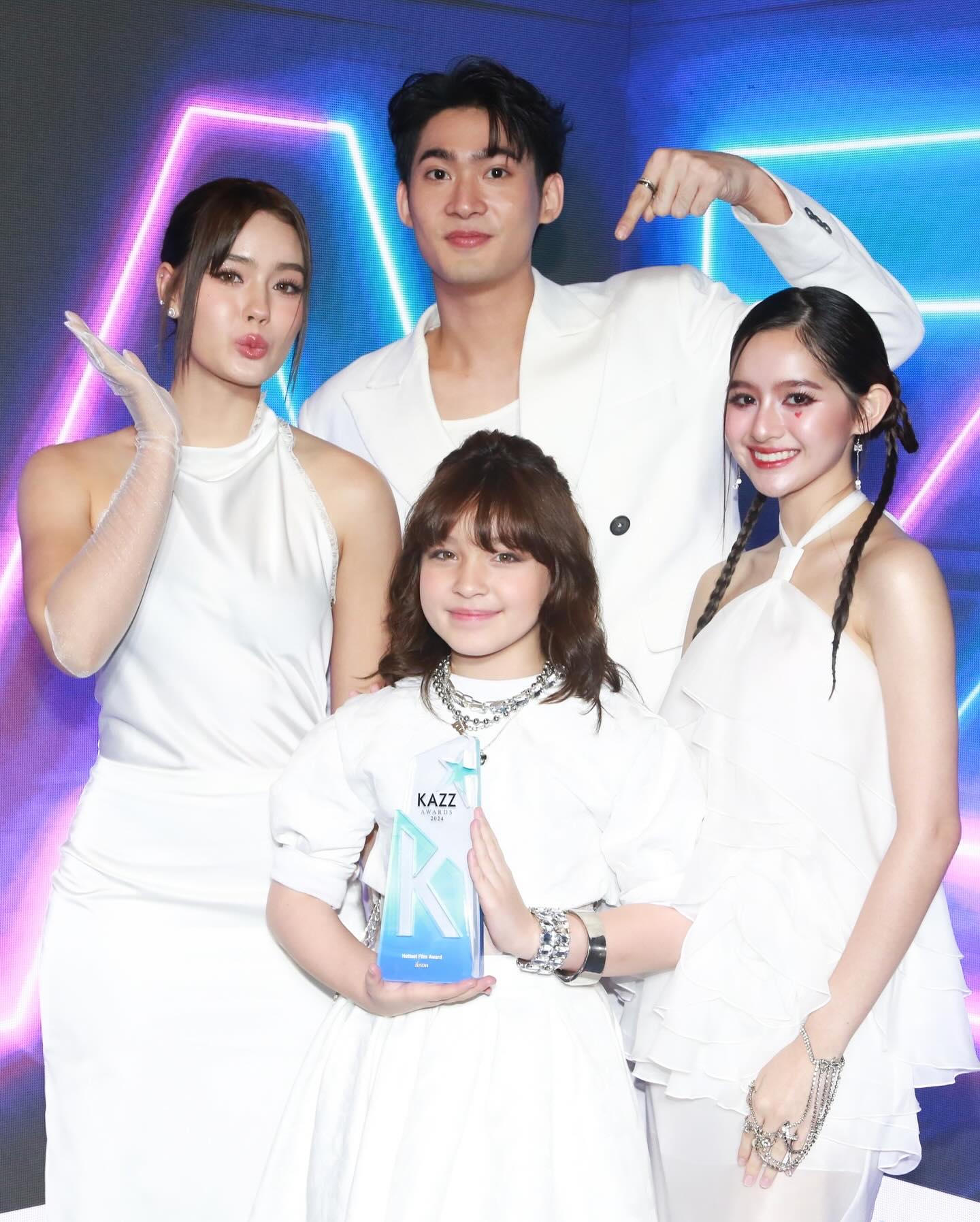 จูเนียร์ - กาจบัณฑิต ใจดี