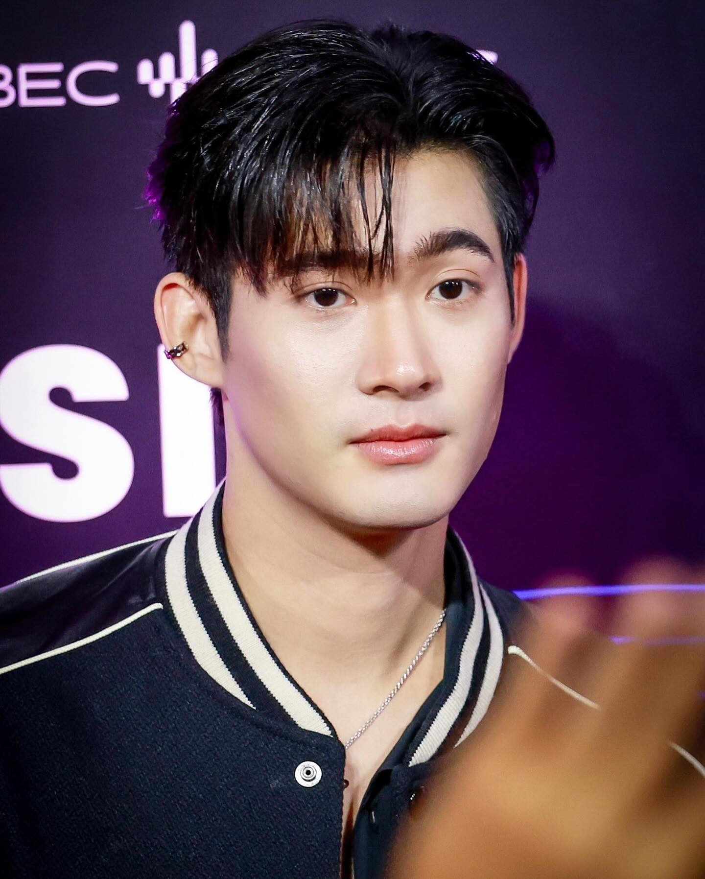 จูเนียร์ - กาจบัณฑิต ใจดี