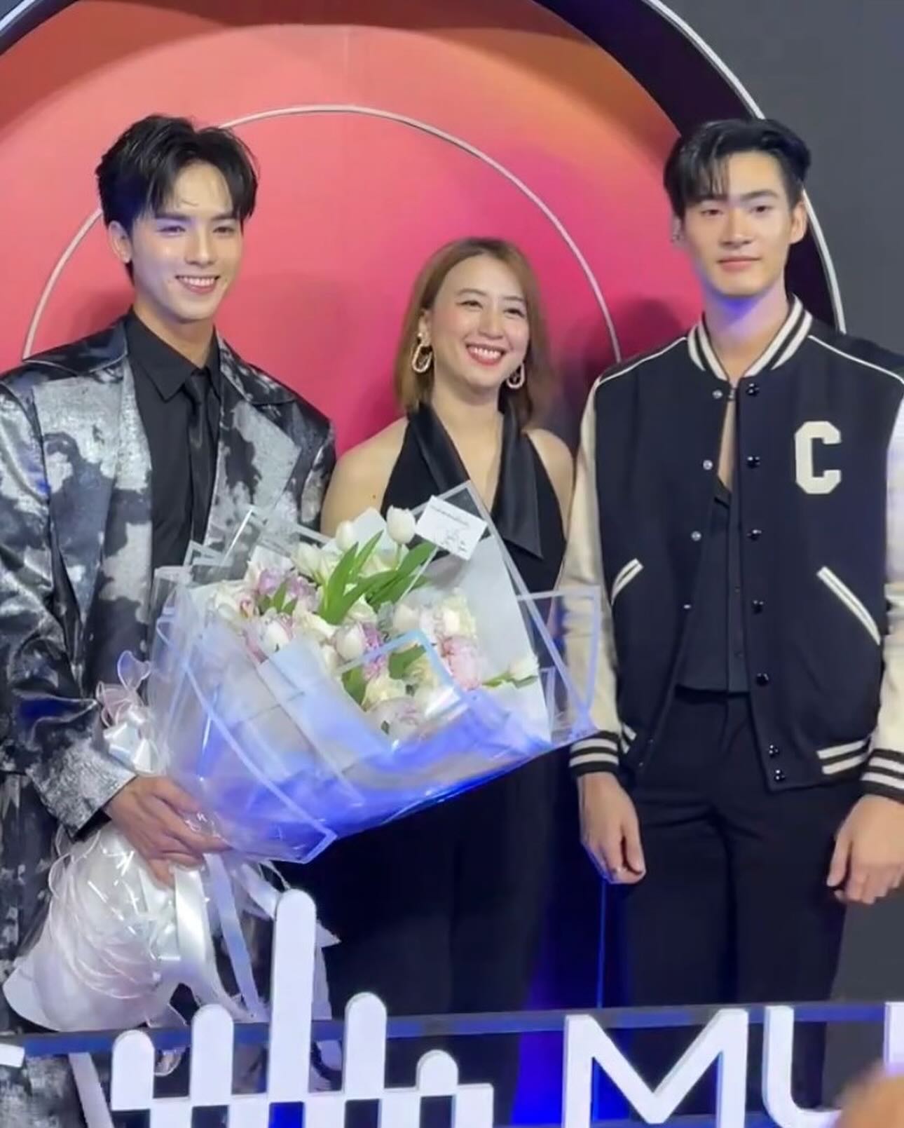 จูเนียร์ - กาจบัณฑิต ใจดี