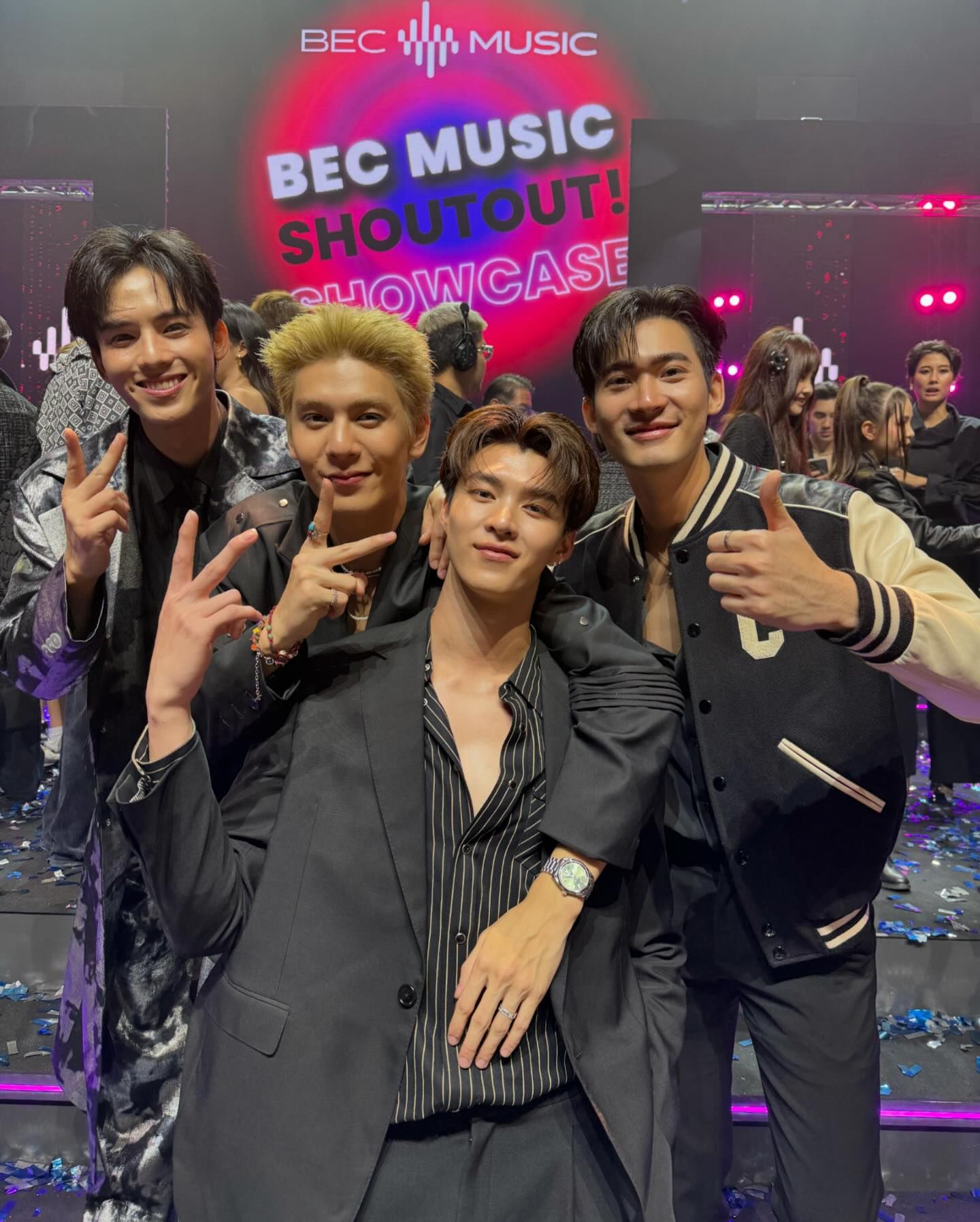 จูเนียร์ - กาจบัณฑิต ใจดี