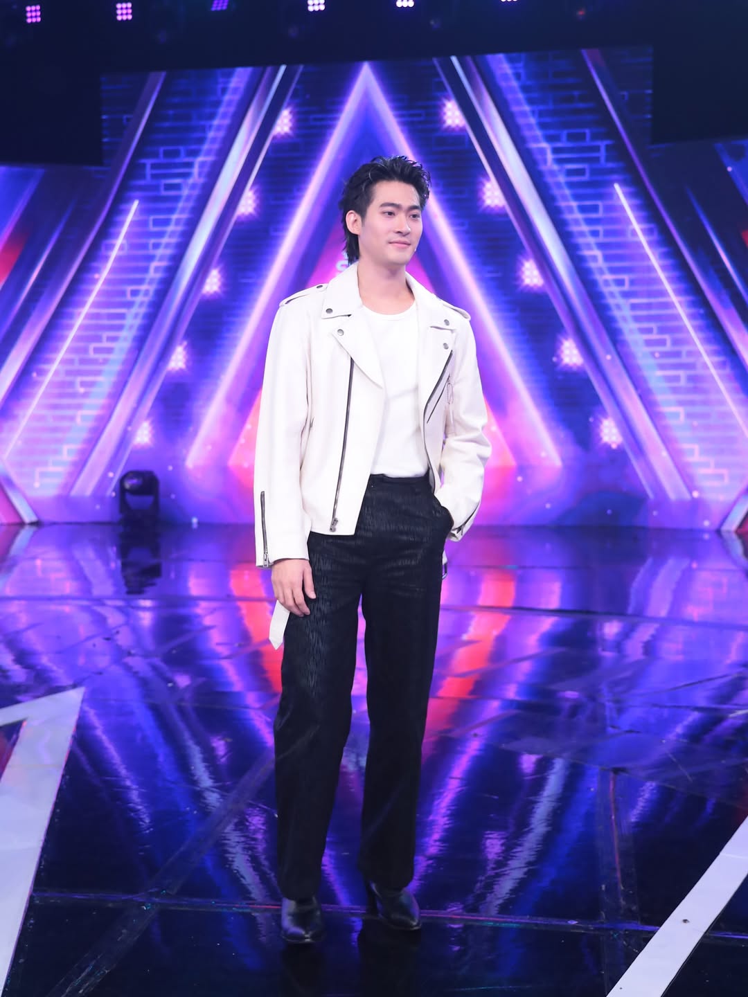 จูเนียร์ - กาจบัณฑิต ใจดี