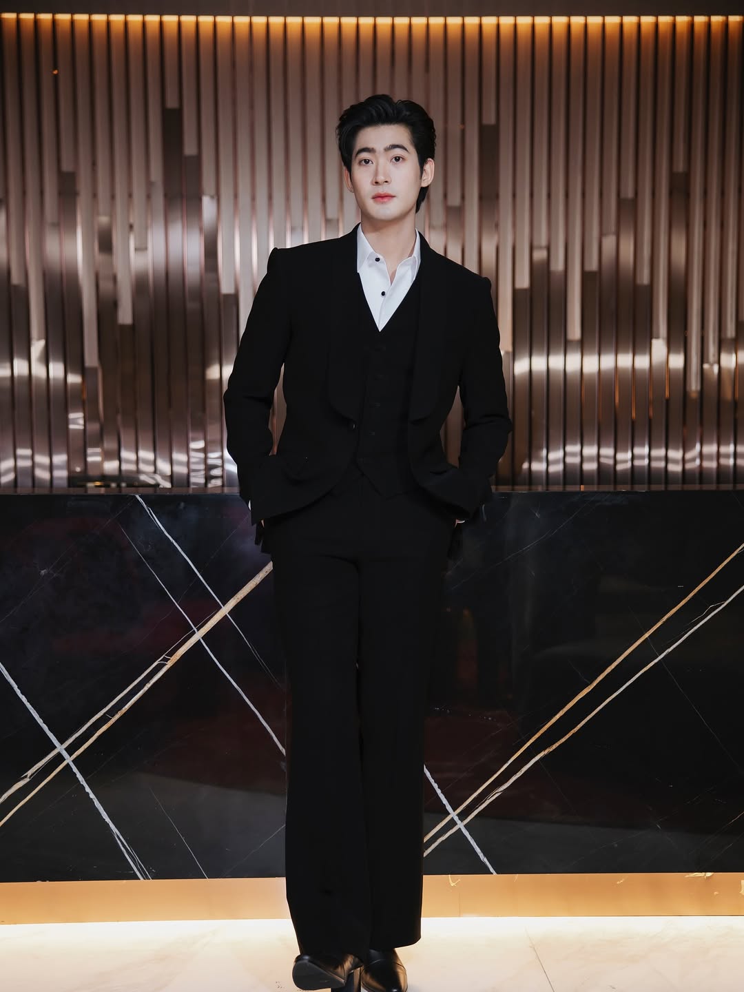 จูเนียร์ - กาจบัณฑิต ใจดี