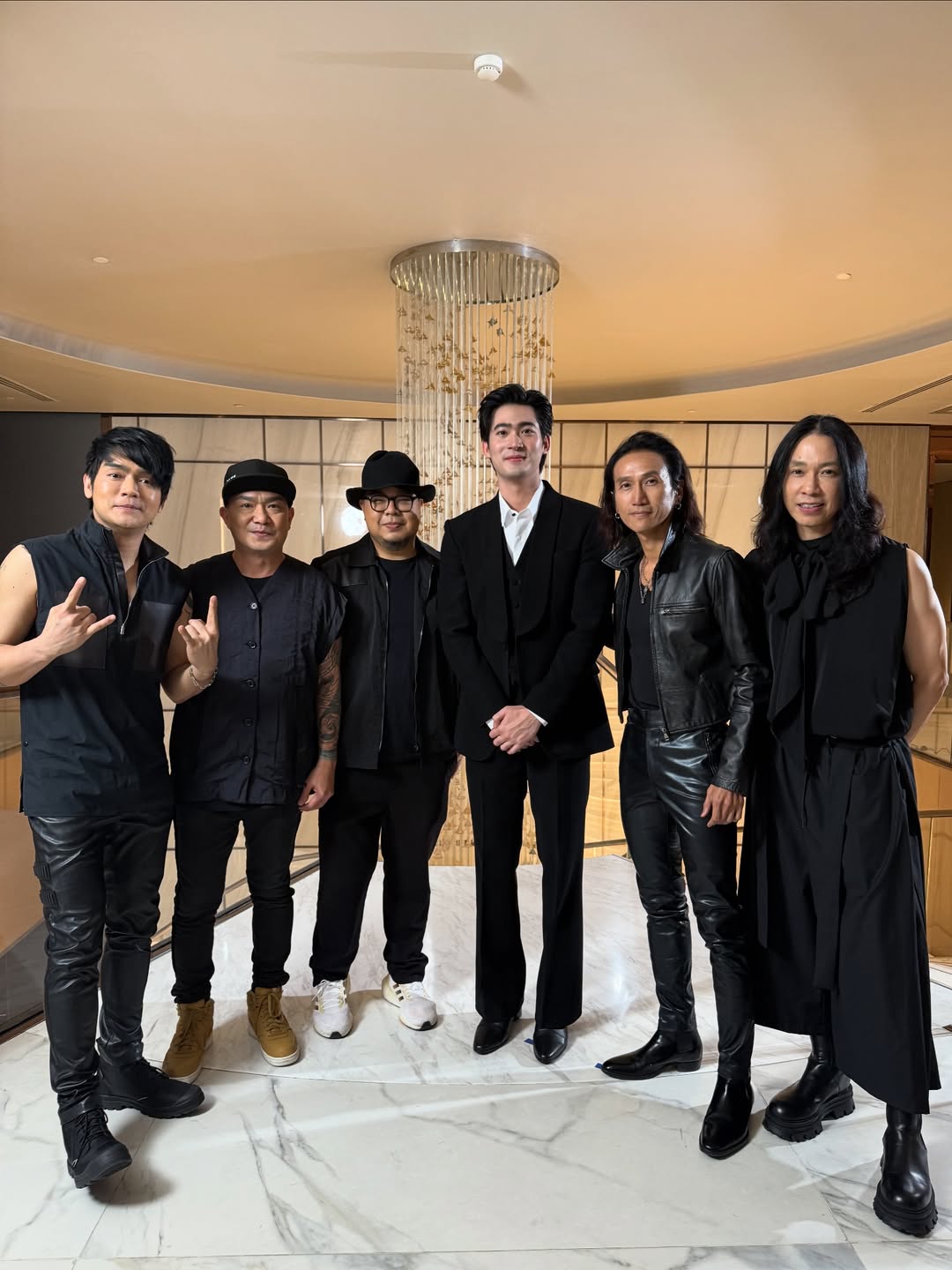 จูเนียร์ - กาจบัณฑิต ใจดี