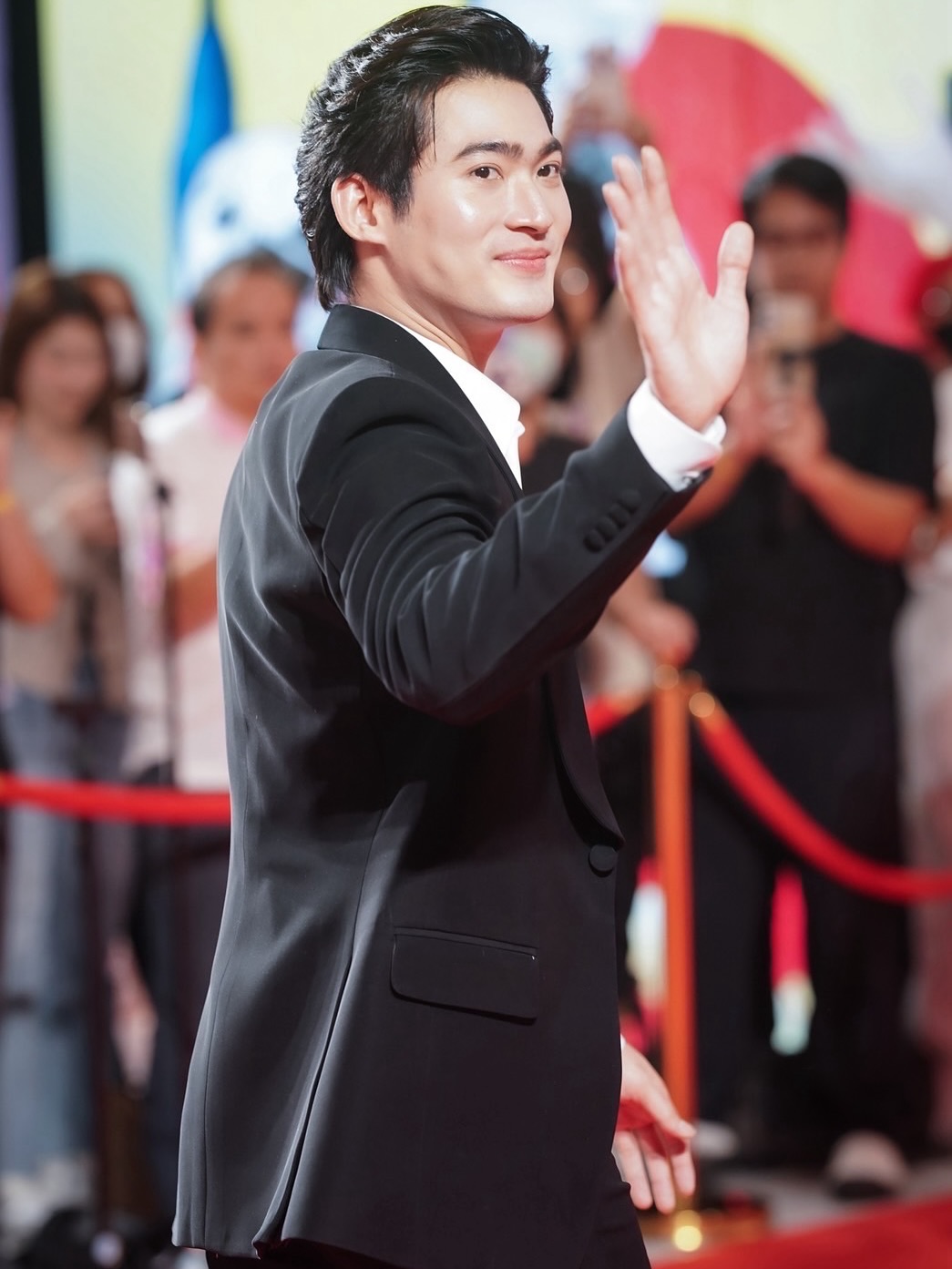 จูเนียร์ - กาจบัณฑิต ใจดี
