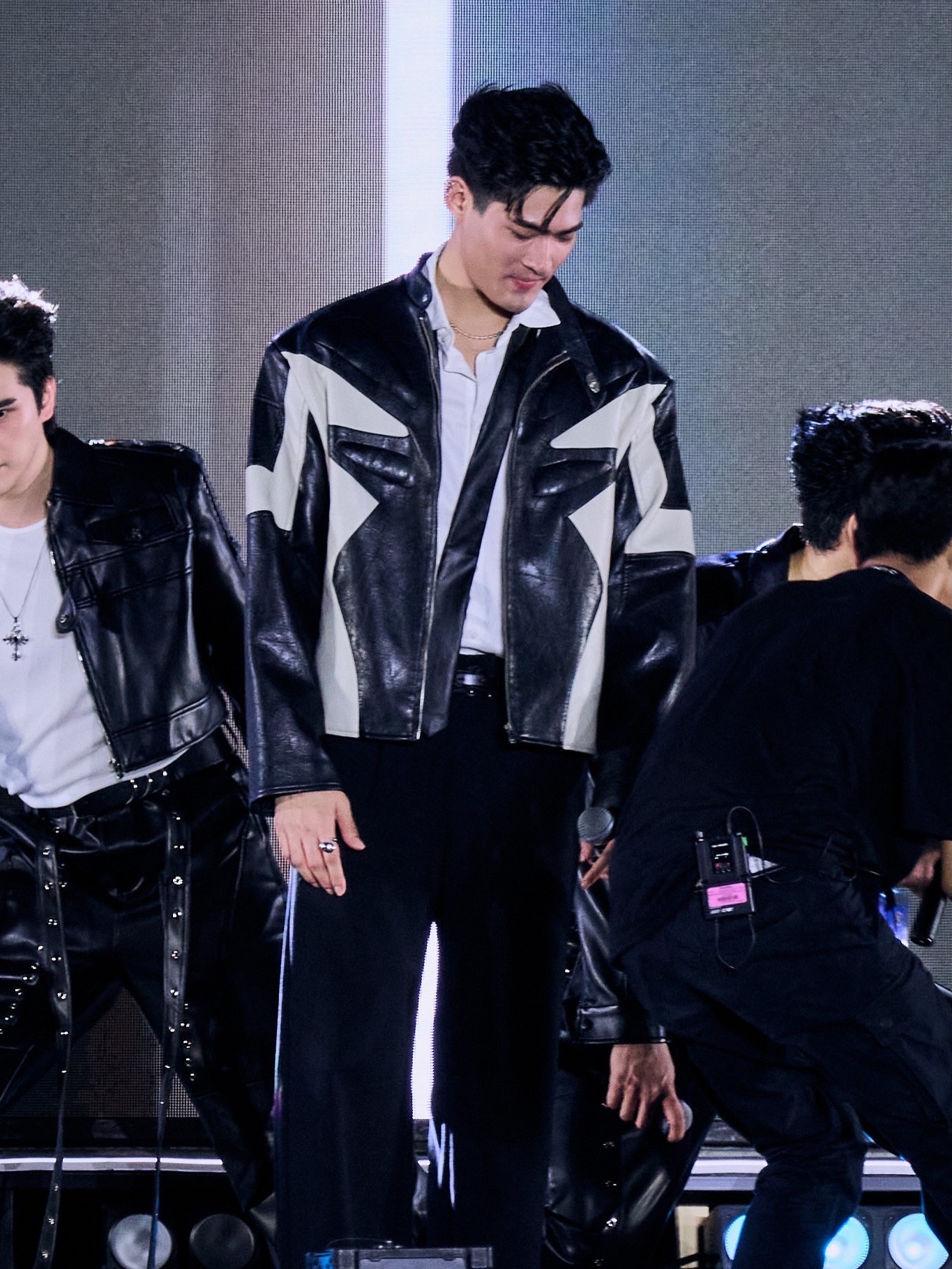 จูเนียร์ - กาจบัณฑิต ใจดี