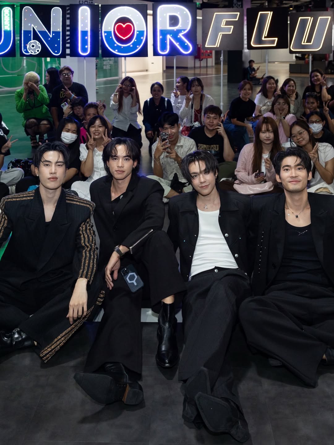 จูเนียร์ - กาจบัณฑิต ใจดี