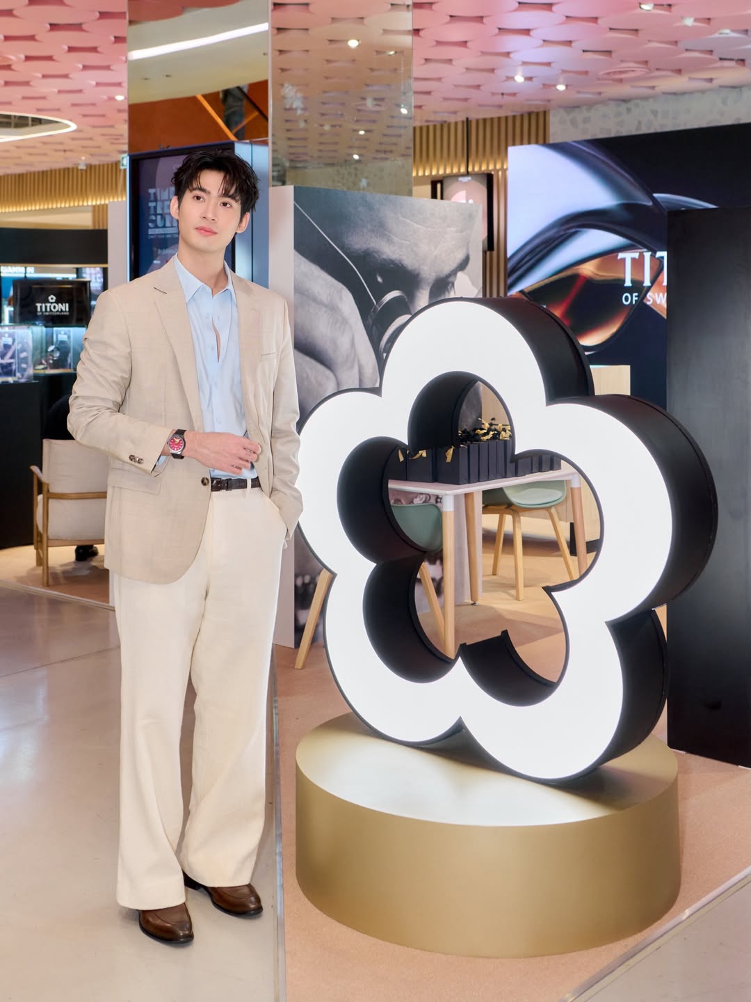 จูเนียร์ - กาจบัณฑิต ใจดี