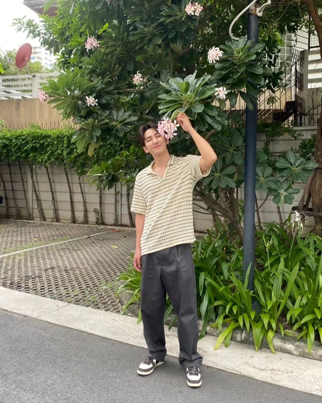 ไตเติ้ล - กีรติ พวงมาลี