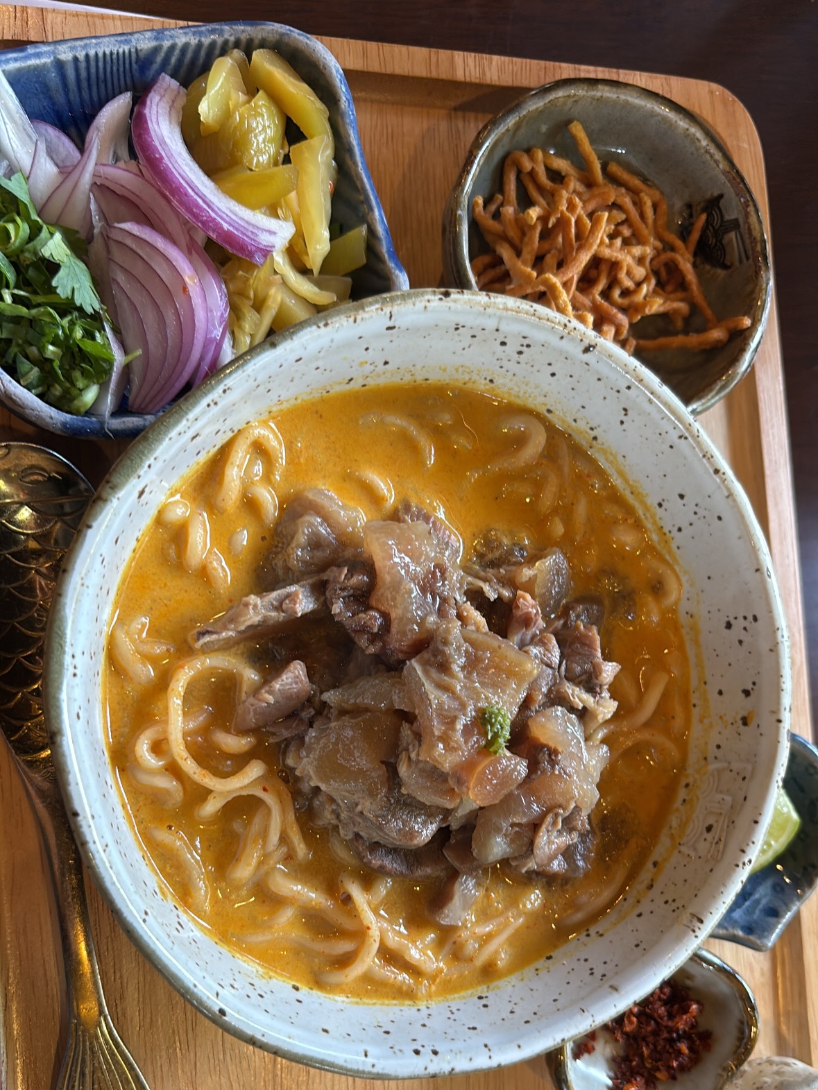 ไตเติ้ล - กีรติ พวงมาลี