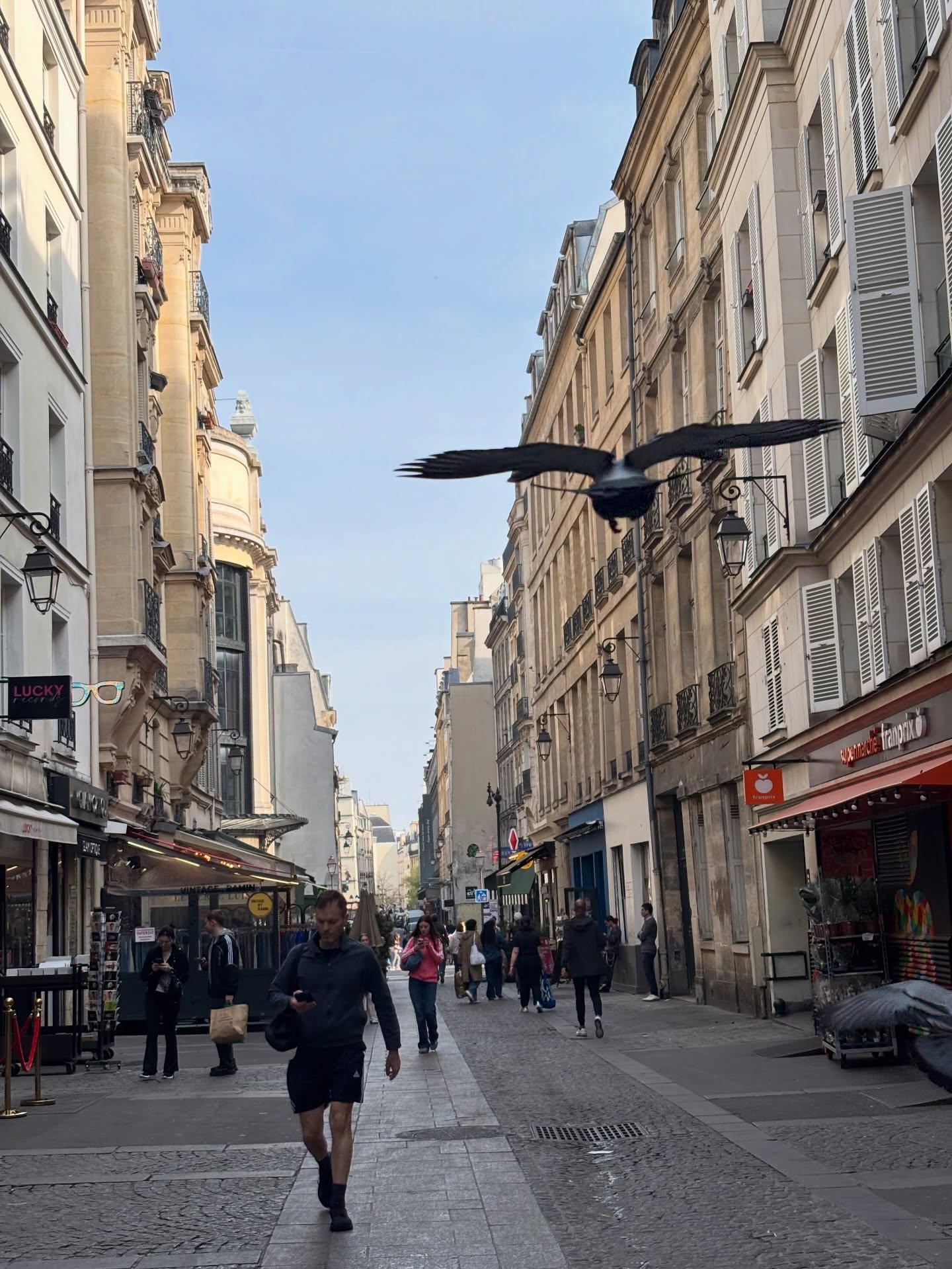 ไตเติ้ล - กีรติ พวงมาลี