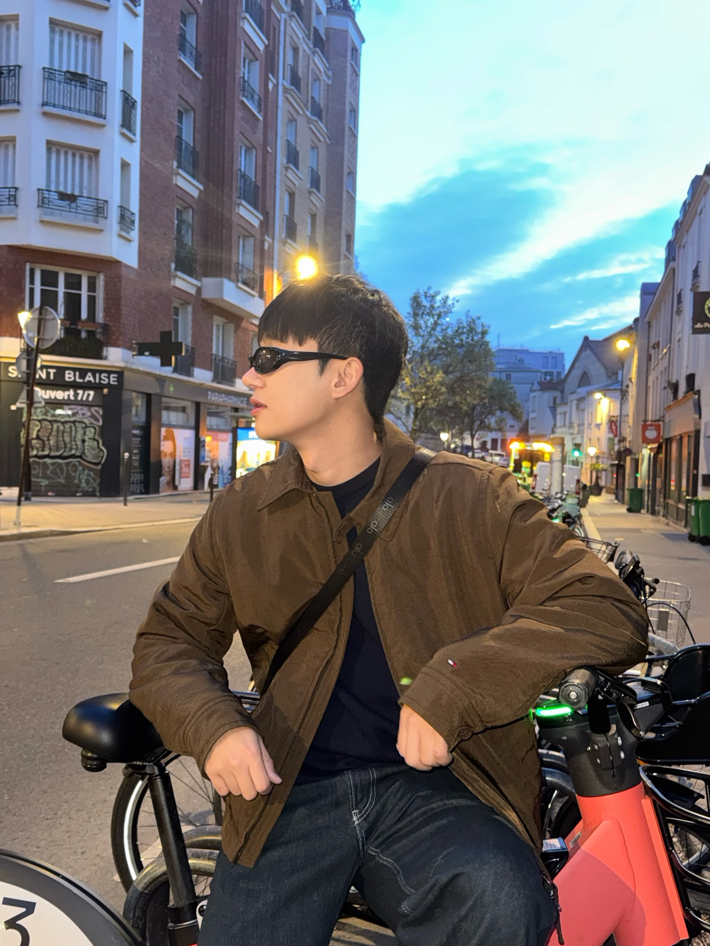 ไตเติ้ล - กีรติ พวงมาลี