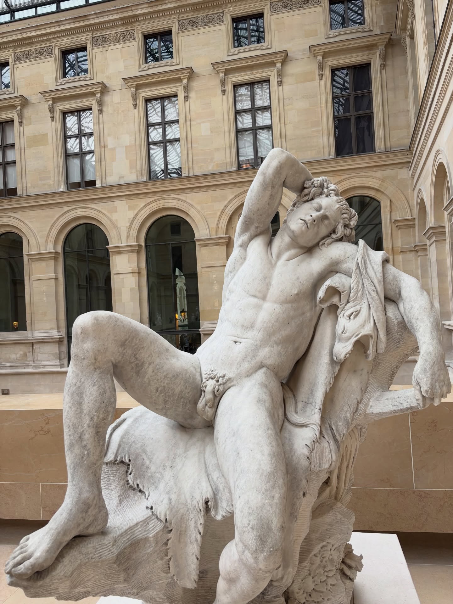 ไตเติ้ล - กีรติ พวงมาลี