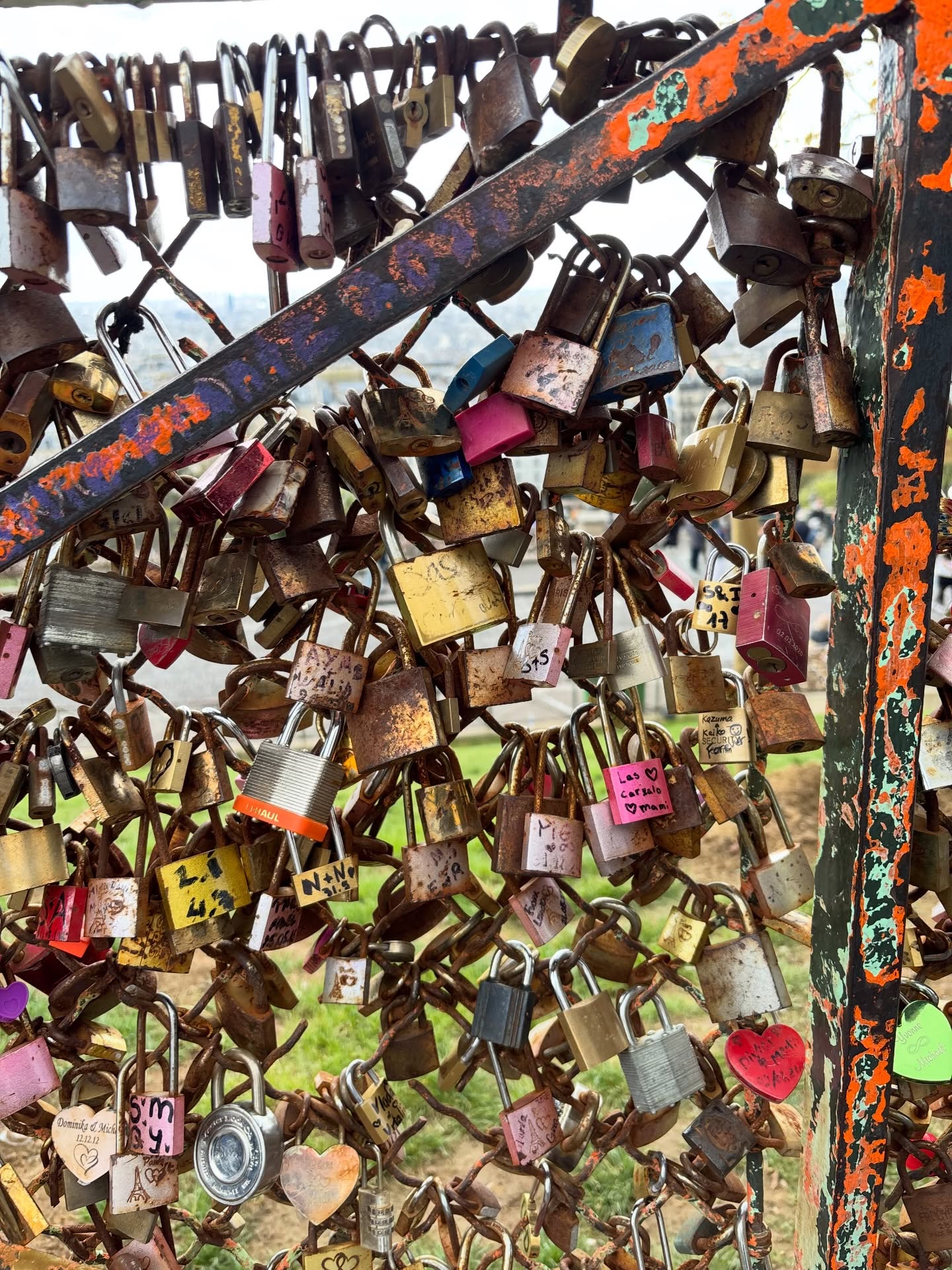 ไตเติ้ล - กีรติ พวงมาลี