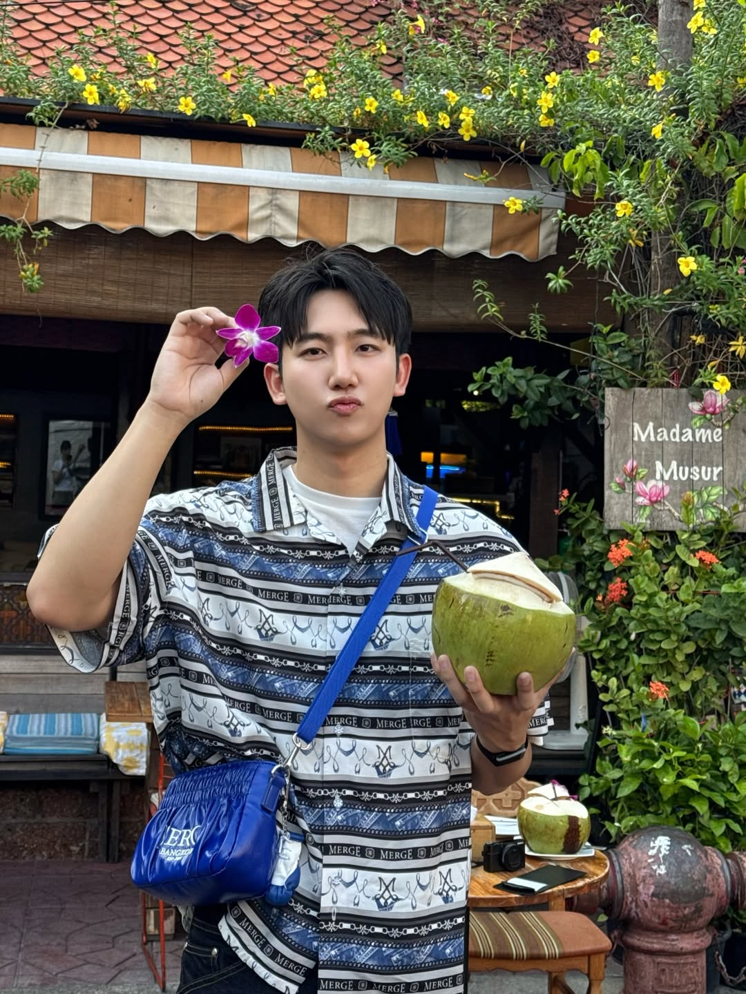 ไตเติ้ล - กีรติ พวงมาลี