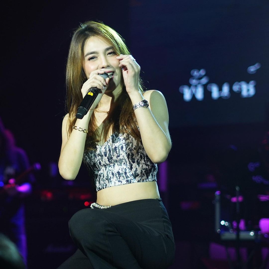 พั้นช์ - วรกาญจน์ โรจนวัชร
