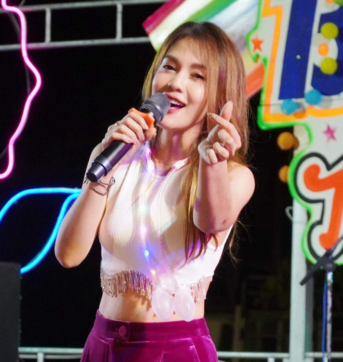 พั้นช์ - วรกาญจน์ โรจนวัชร
