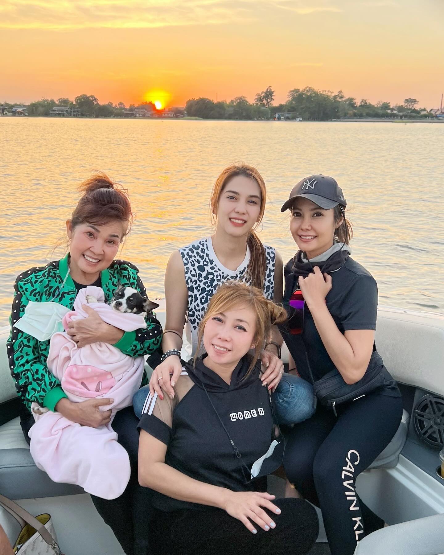 พั้นช์ - วรกาญจน์ โรจนวัชร