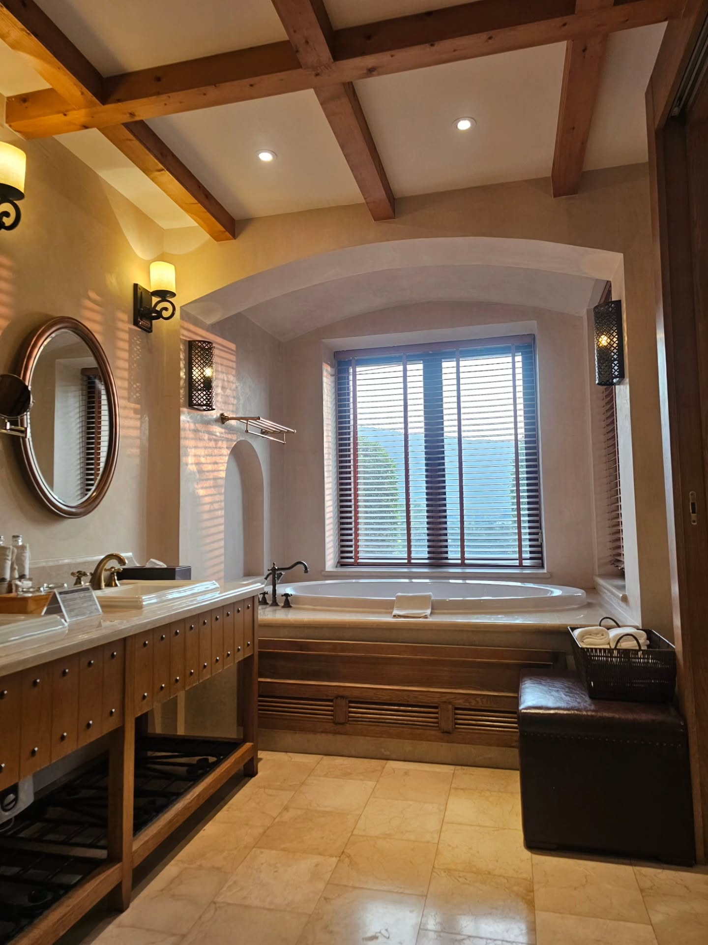 ไอซ์ - ศรัณยู วินัยพานิช