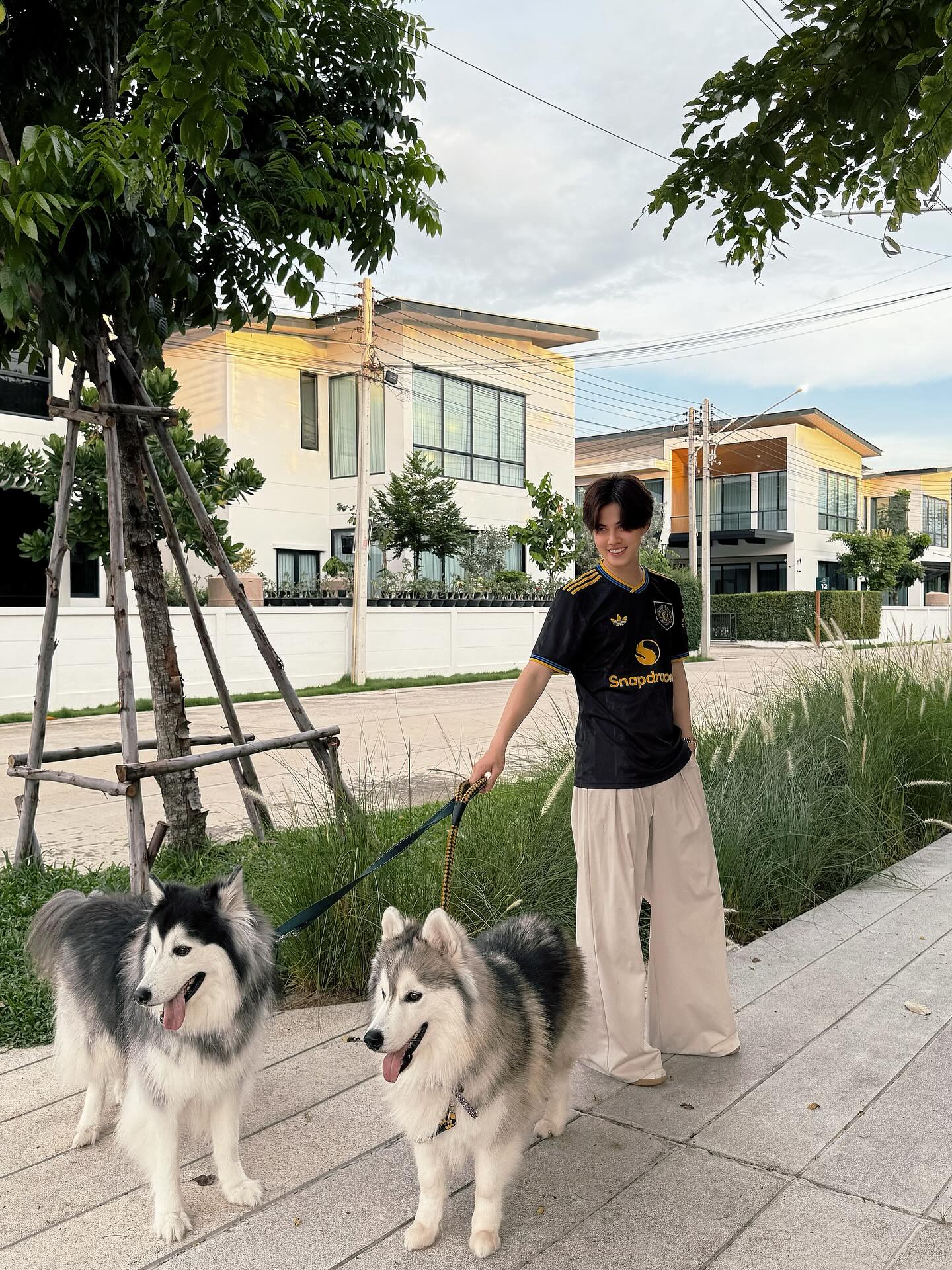 เบ้นซ์ - อัทธ์ธนิน ธนินภาณุวิวัฒน์