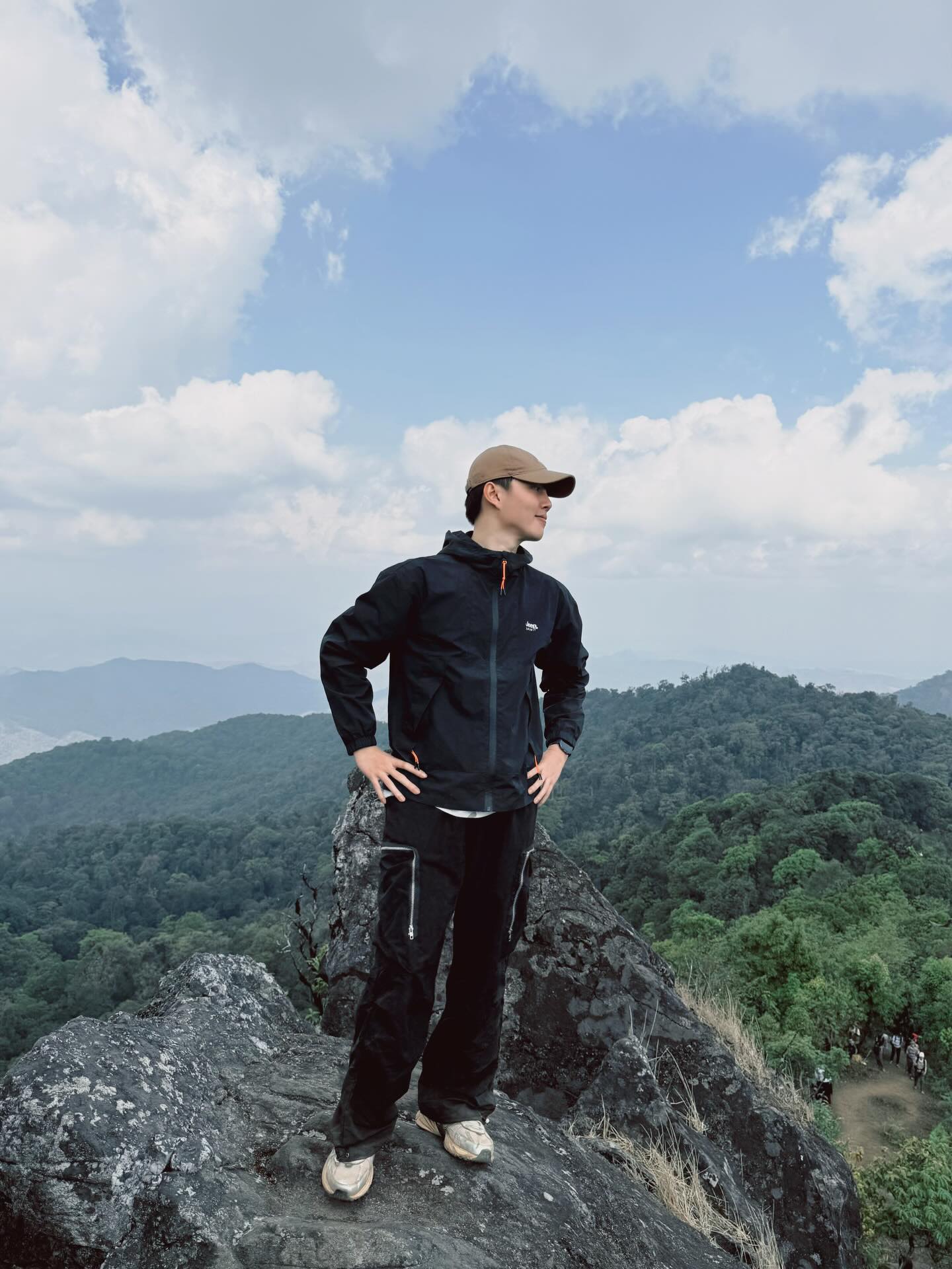 เบ้นซ์ - อัทธ์ธนิน ธนินภาณุวิวัฒน์