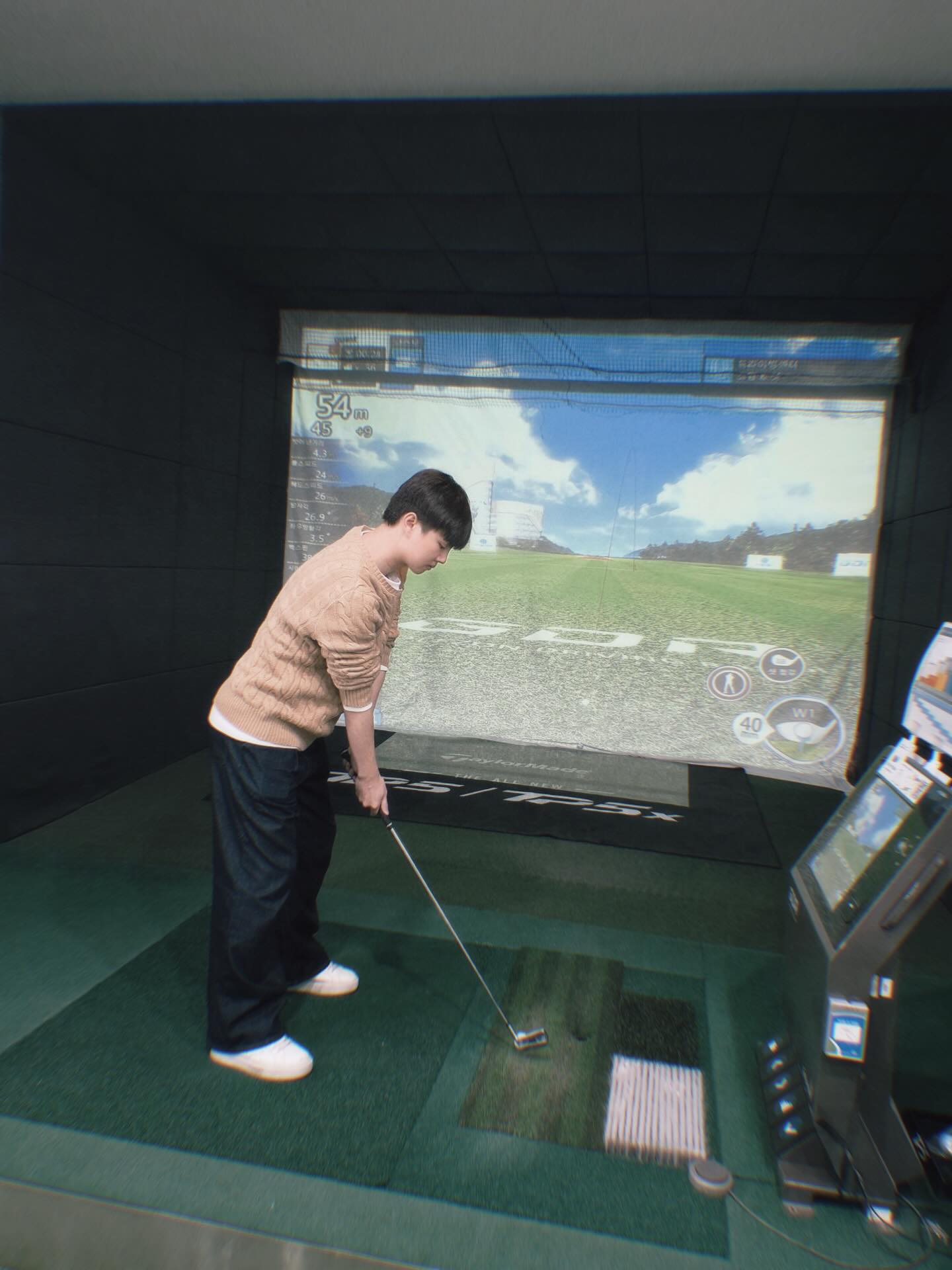 เบ้นซ์ - อัทธ์ธนิน ธนินภาณุวิวัฒน์