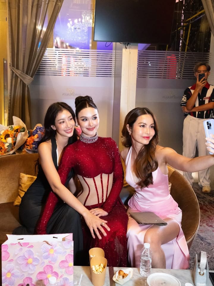 แจ็คกี้ - ชาเคอลีน มึ้นช์