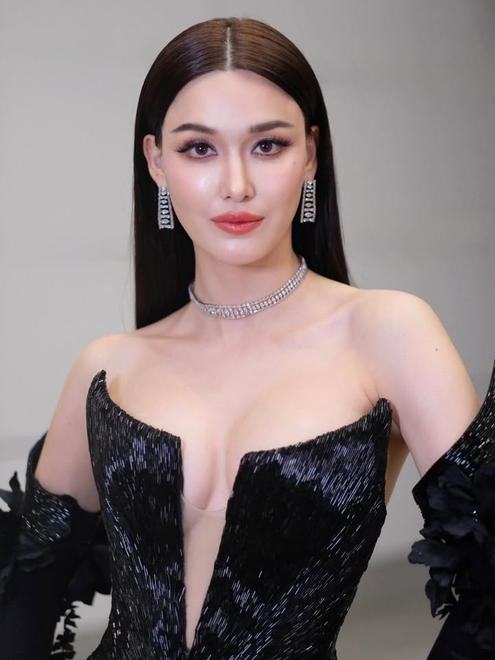 แจ็คกี้ - ชาเคอลีน มึ้นช์