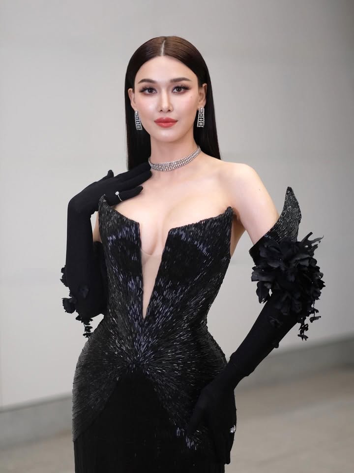 แจ็คกี้ - ชาเคอลีน มึ้นช์