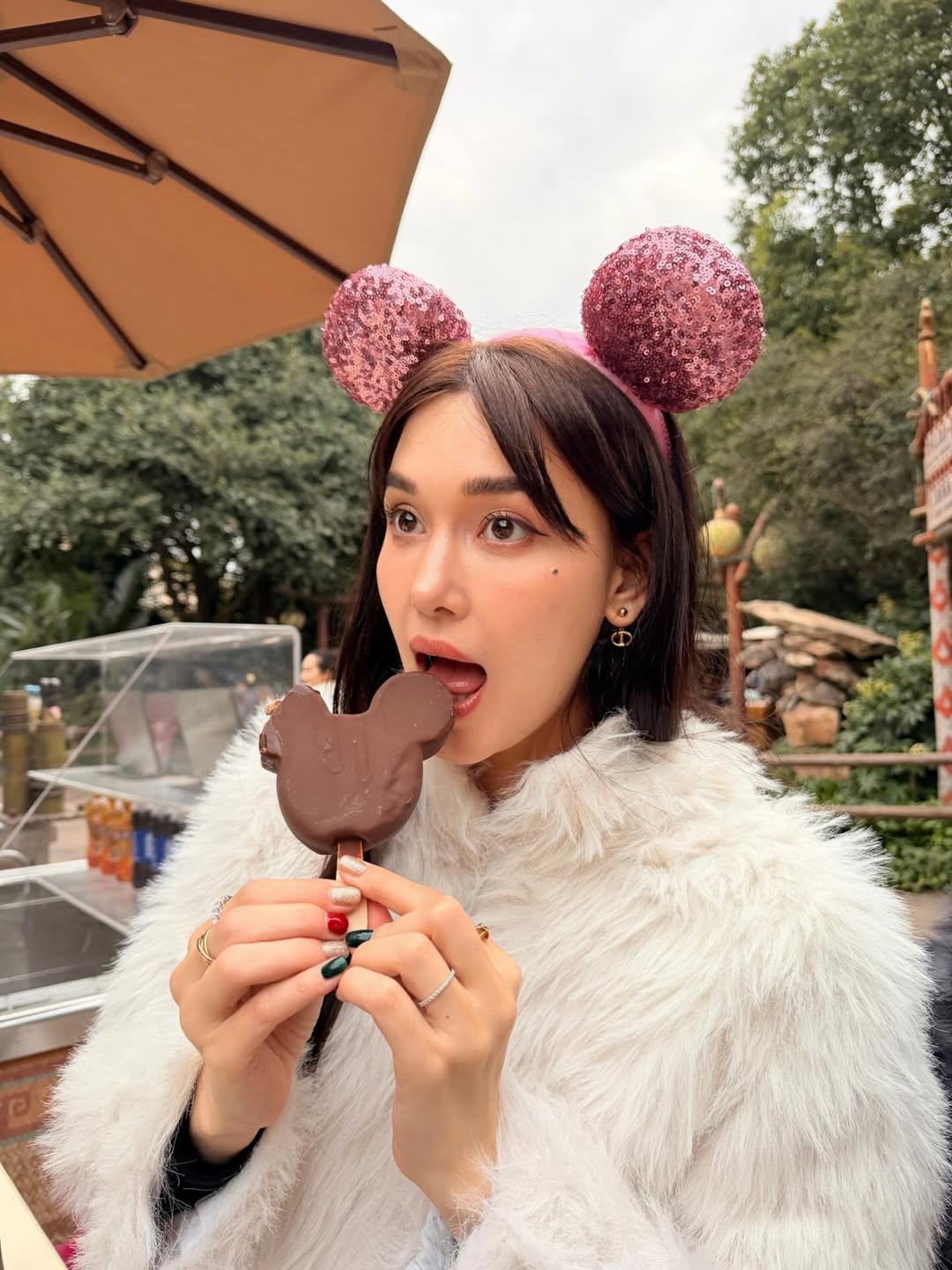 แจ็คกี้ - ชาเคอลีน มึ้นช์