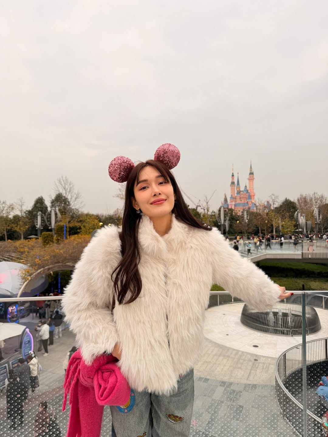 แจ็คกี้ - ชาเคอลีน มึ้นช์