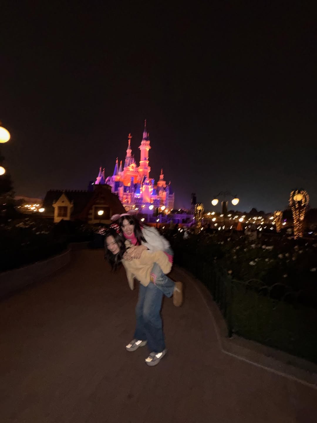 แจ็คกี้ - ชาเคอลีน มึ้นช์