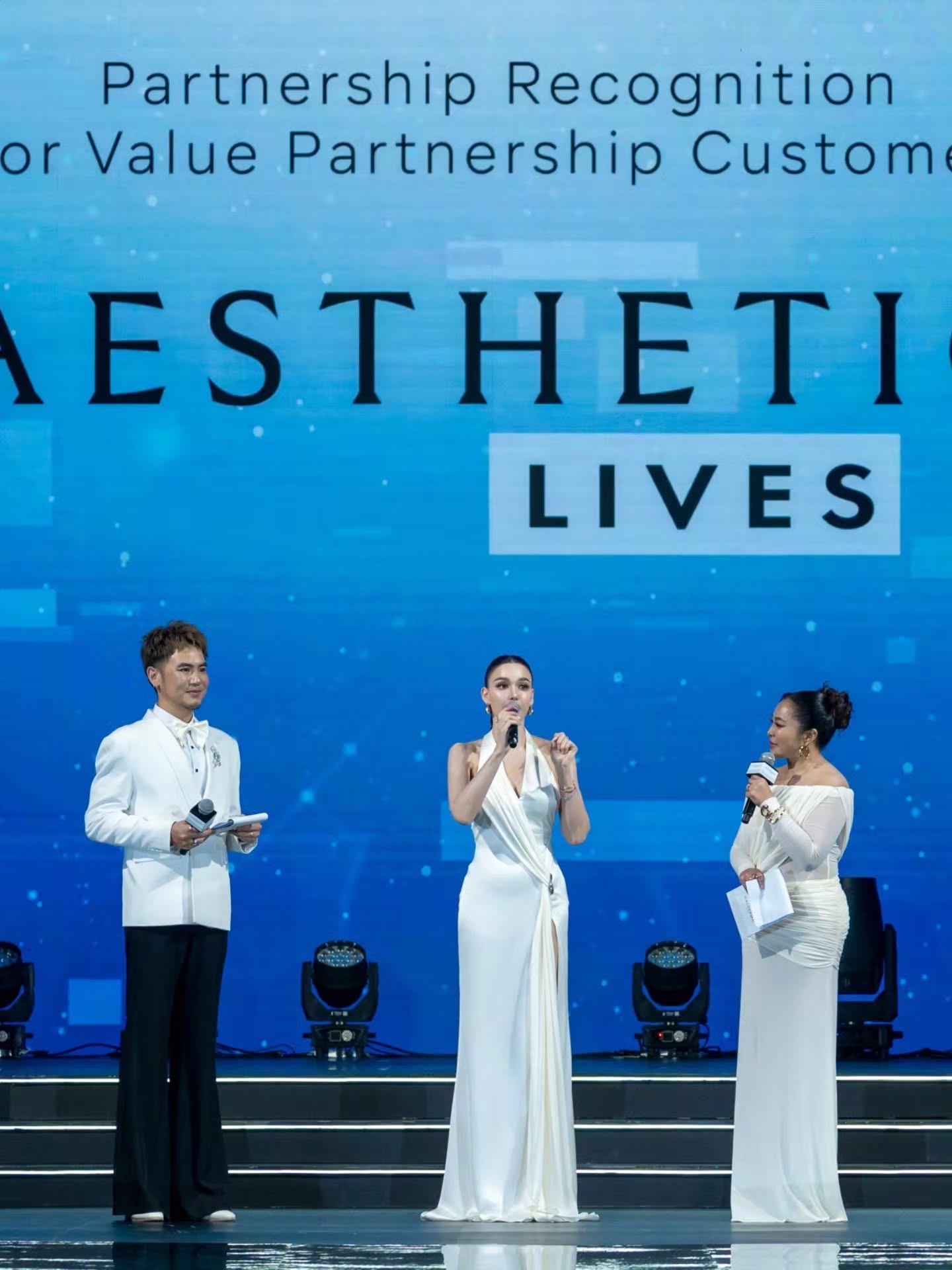 แจ็คกี้ - ชาเคอลีน มึ้นช์