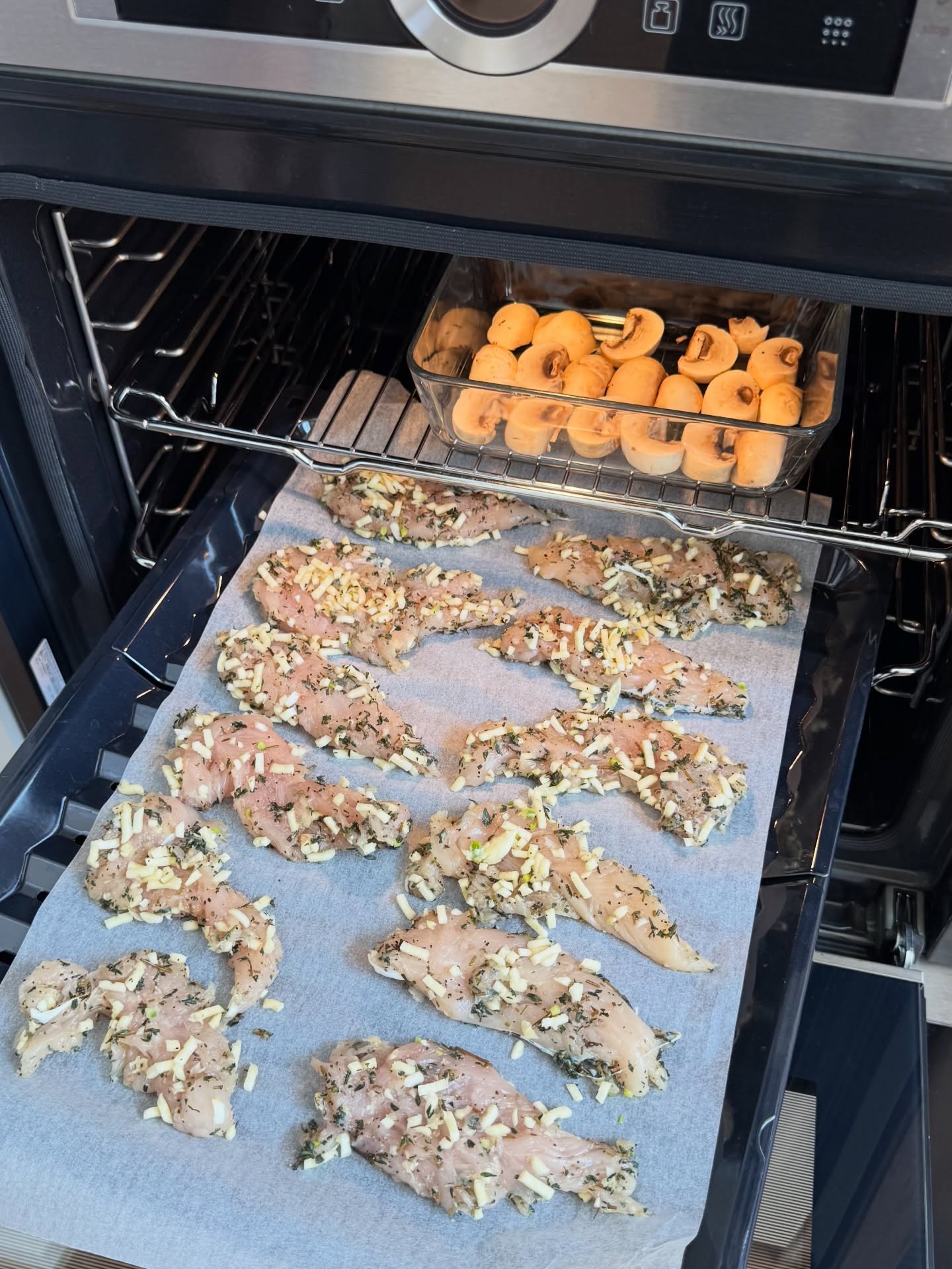 เจี๊ยบ - ลลนา ก้องธรนินทร์