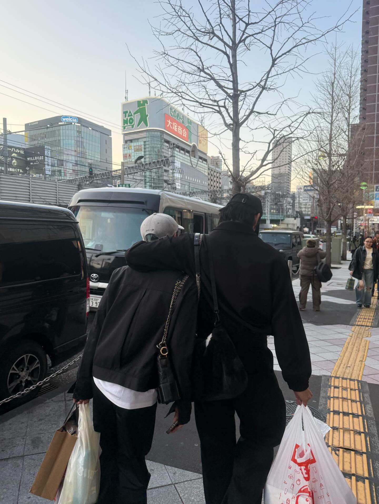 เงิน - อนุภาษ เหลืองสดใส