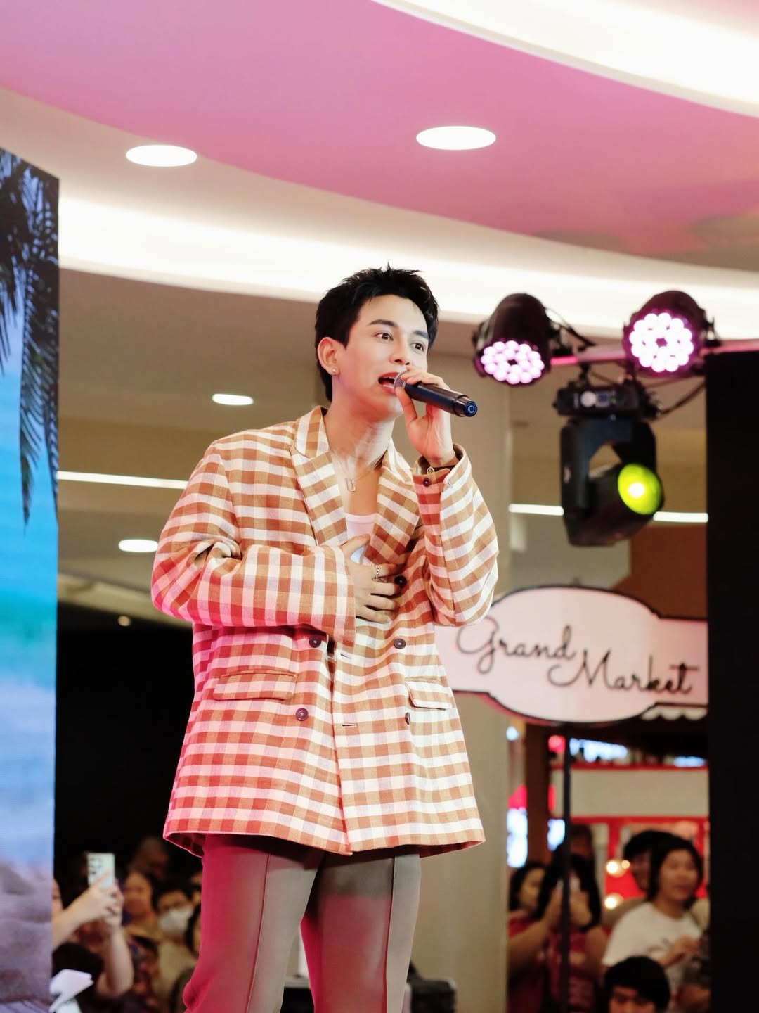 กัน - นภัทร อินทร์ใจเอื้อ