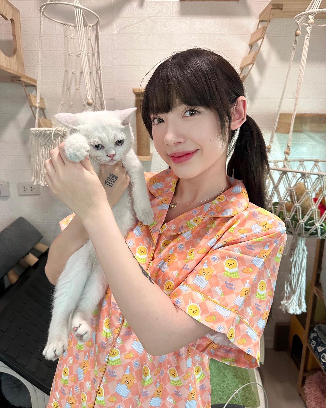 พลอยชมพู - ญานนีน ภารวี ไวเกล