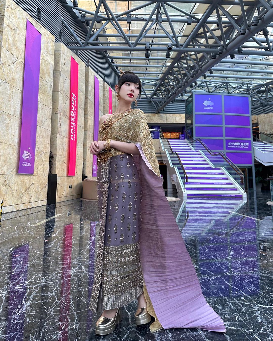 พลอยชมพู - ญานนีน ภารวี ไวเกล