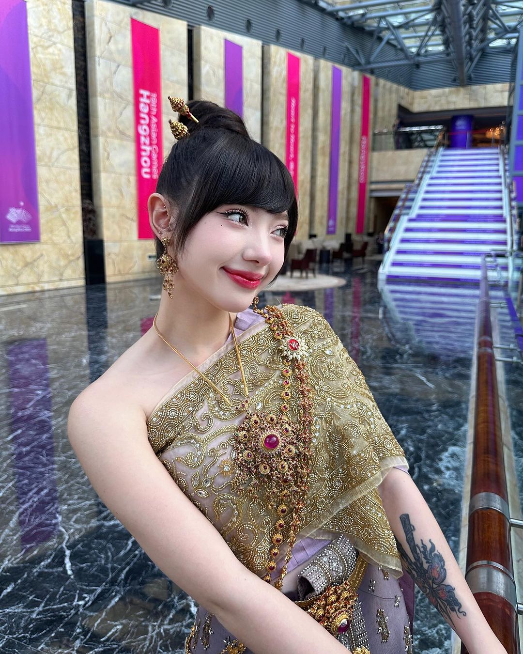 พลอยชมพู - ญานนีน ภารวี ไวเกล