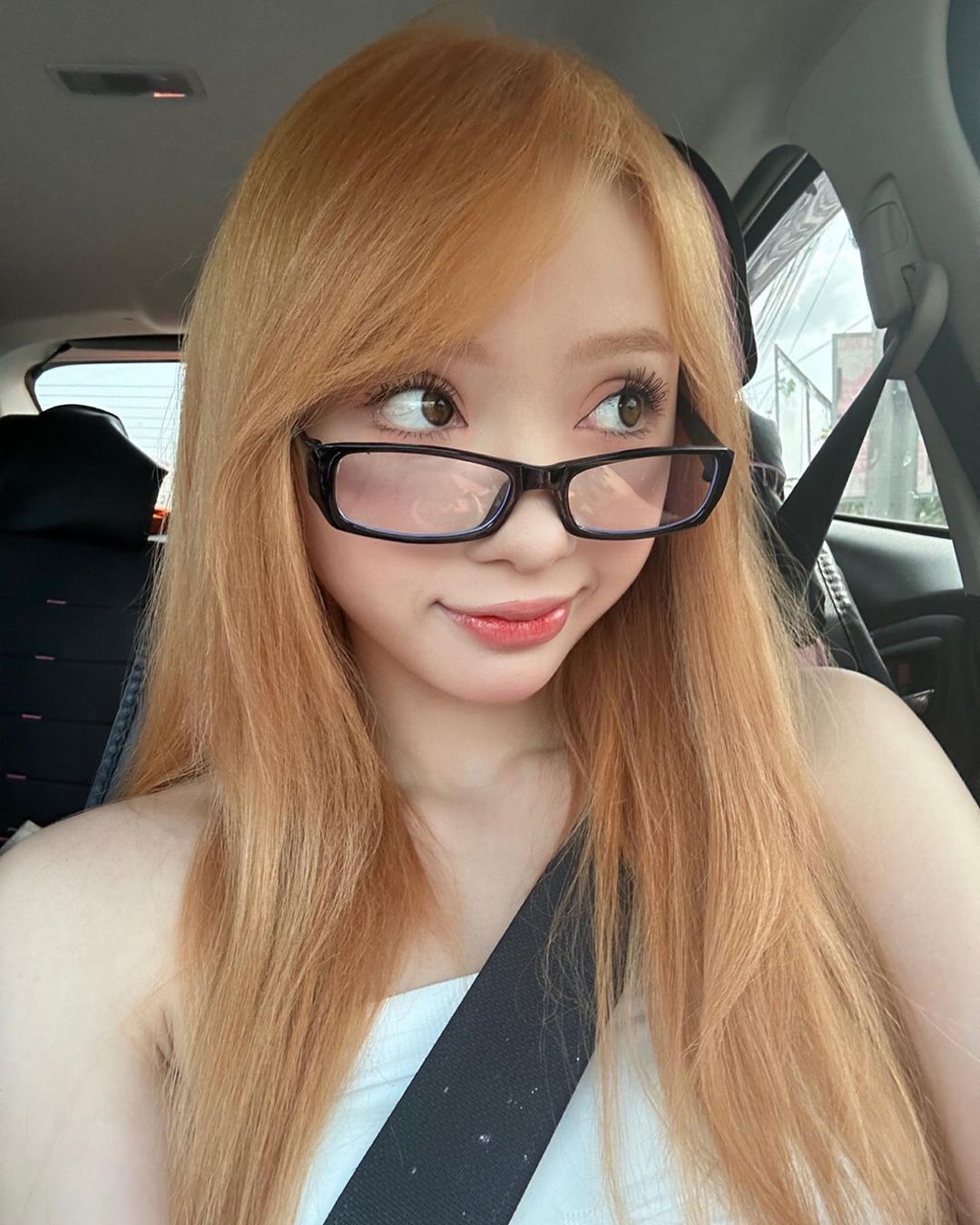 พลอยชมพู - ญานนีน ภารวี ไวเกล