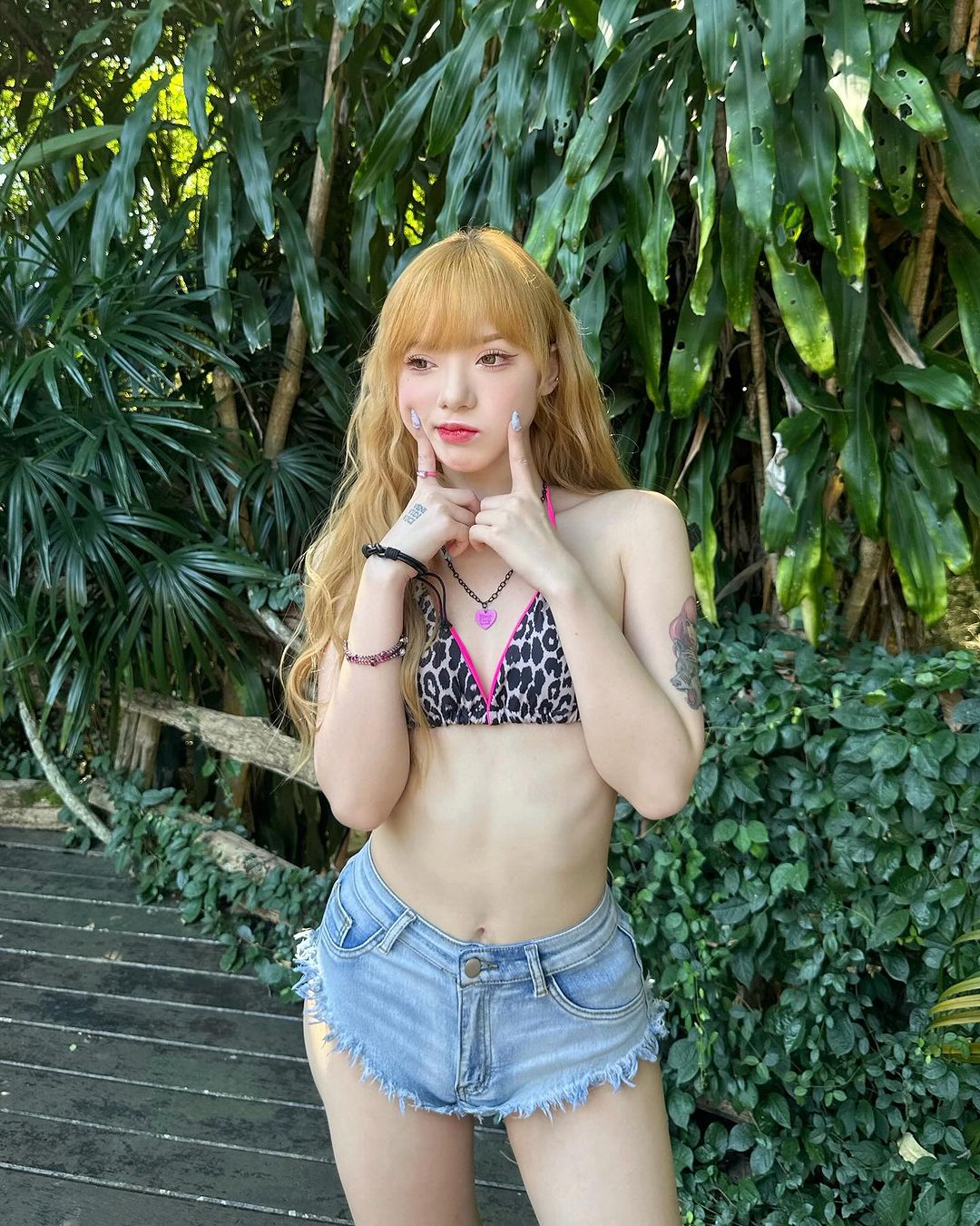 พลอยชมพู - ญานนีน ภารวี ไวเกล