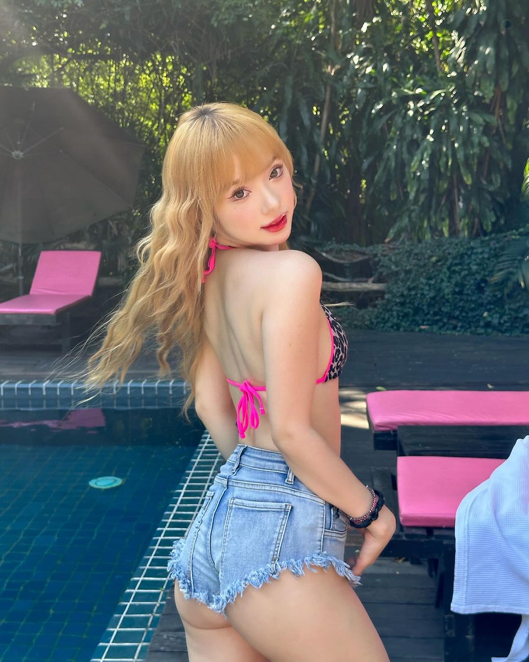 พลอยชมพู - ญานนีน ภารวี ไวเกล