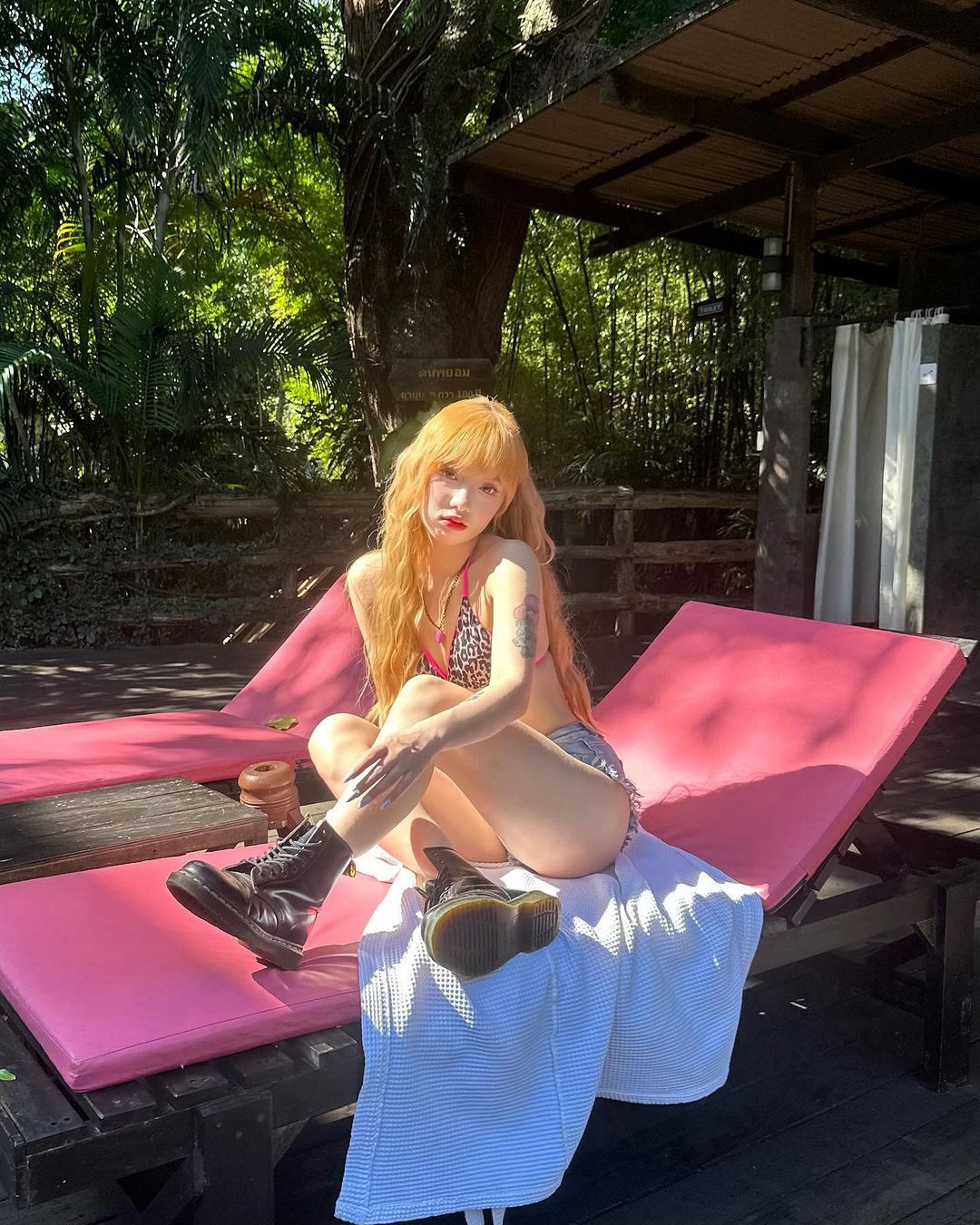 พลอยชมพู - ญานนีน ภารวี ไวเกล